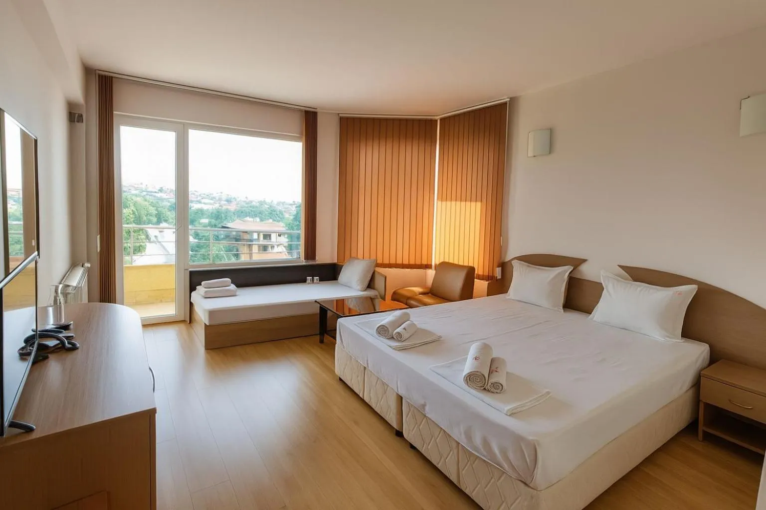 View (from property/room), Bed in Hotel Avis