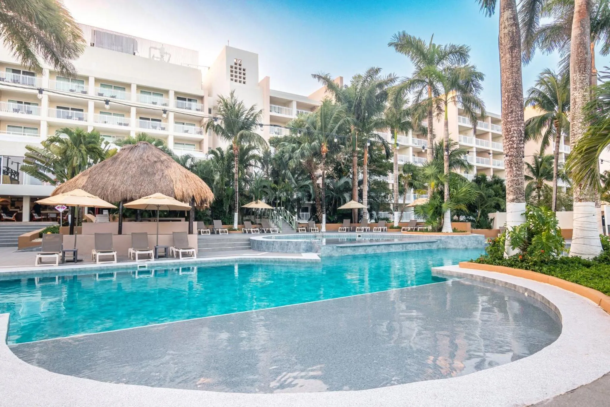 Swimming pool in Fiesta Americana Cozumel All Inclusive