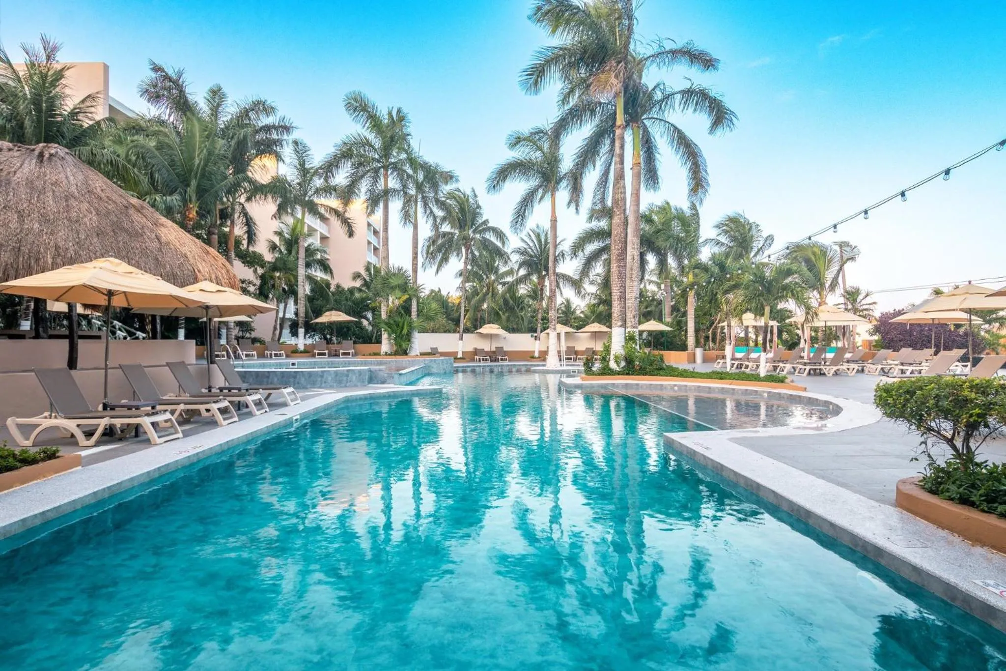 Swimming pool in Fiesta Americana Cozumel All Inclusive