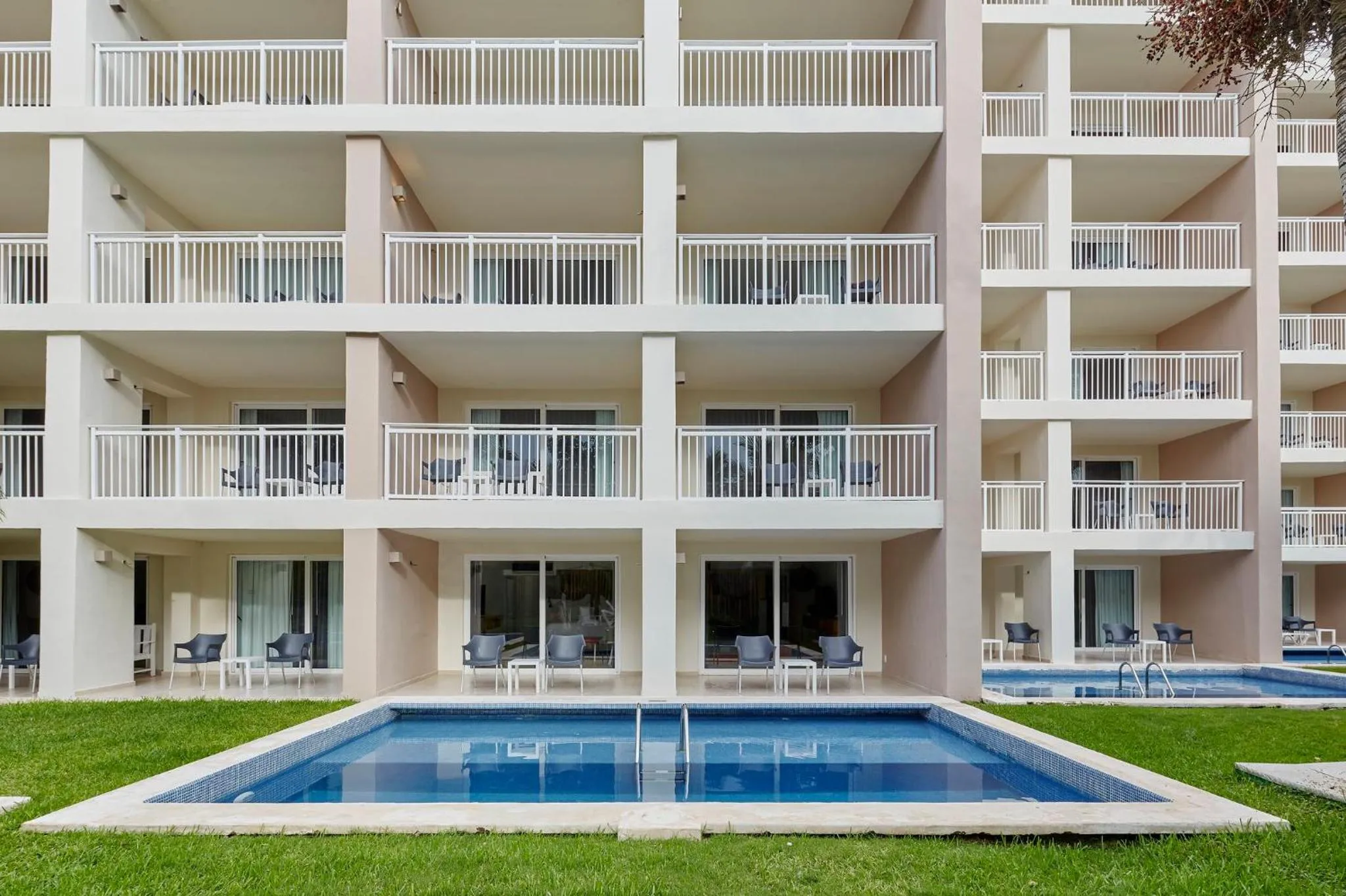 Swimming pool in Fiesta Americana Cozumel All Inclusive