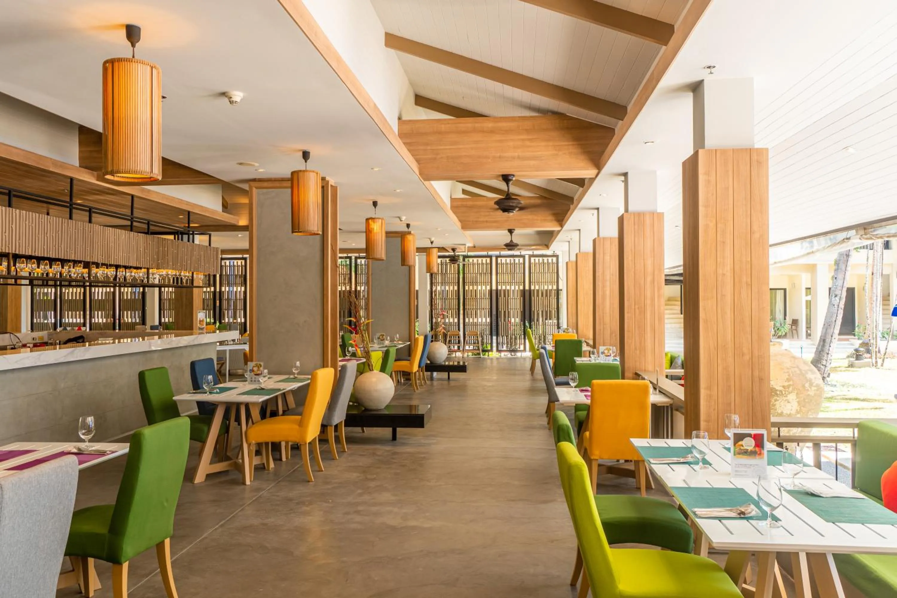 Restaurant/places to eat in Radisson Resort and Suites Phuket