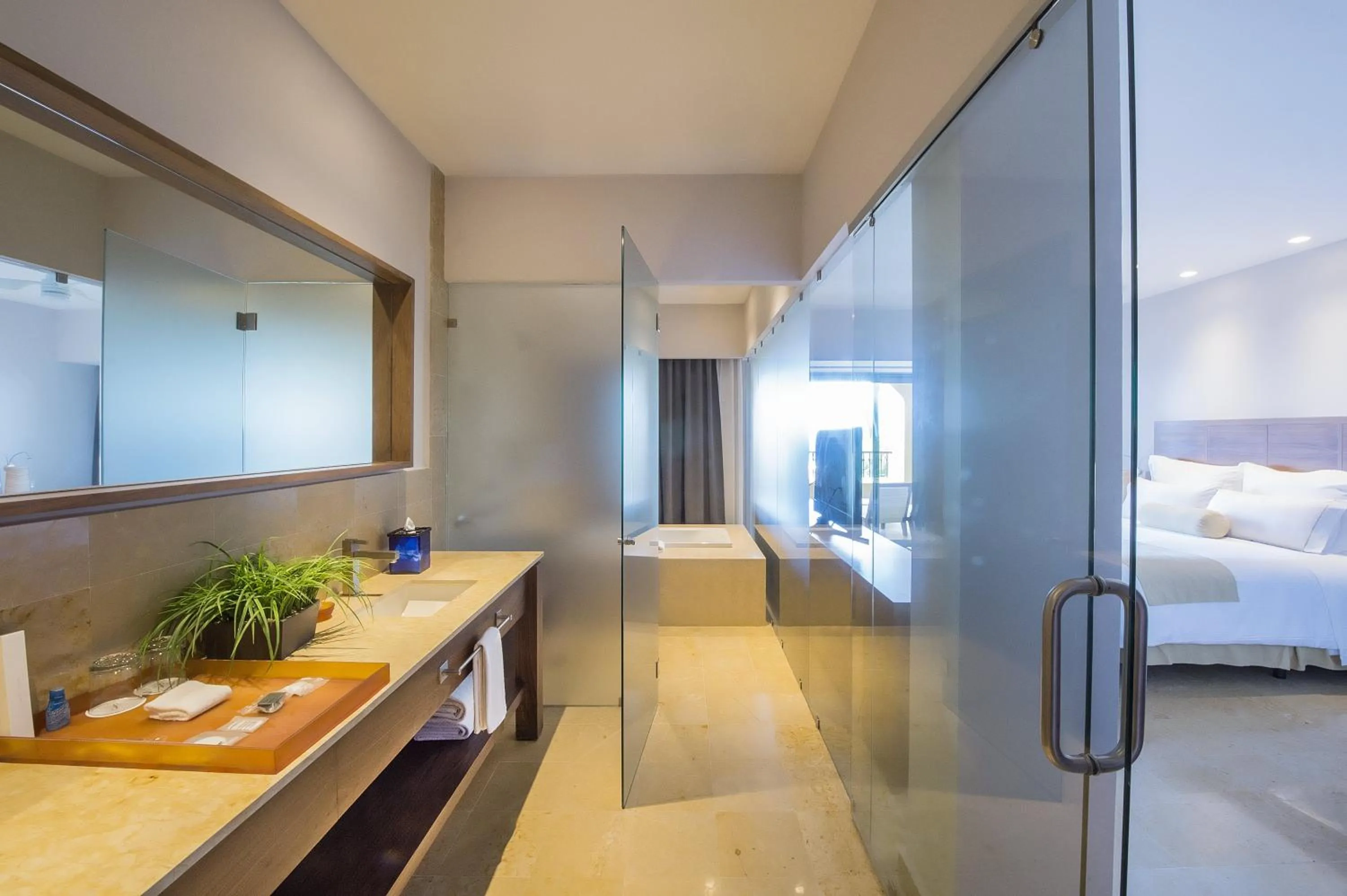 Bathroom, Bed in Grand Fiesta Americana Los Cabos All Inclusive Golf & Spa