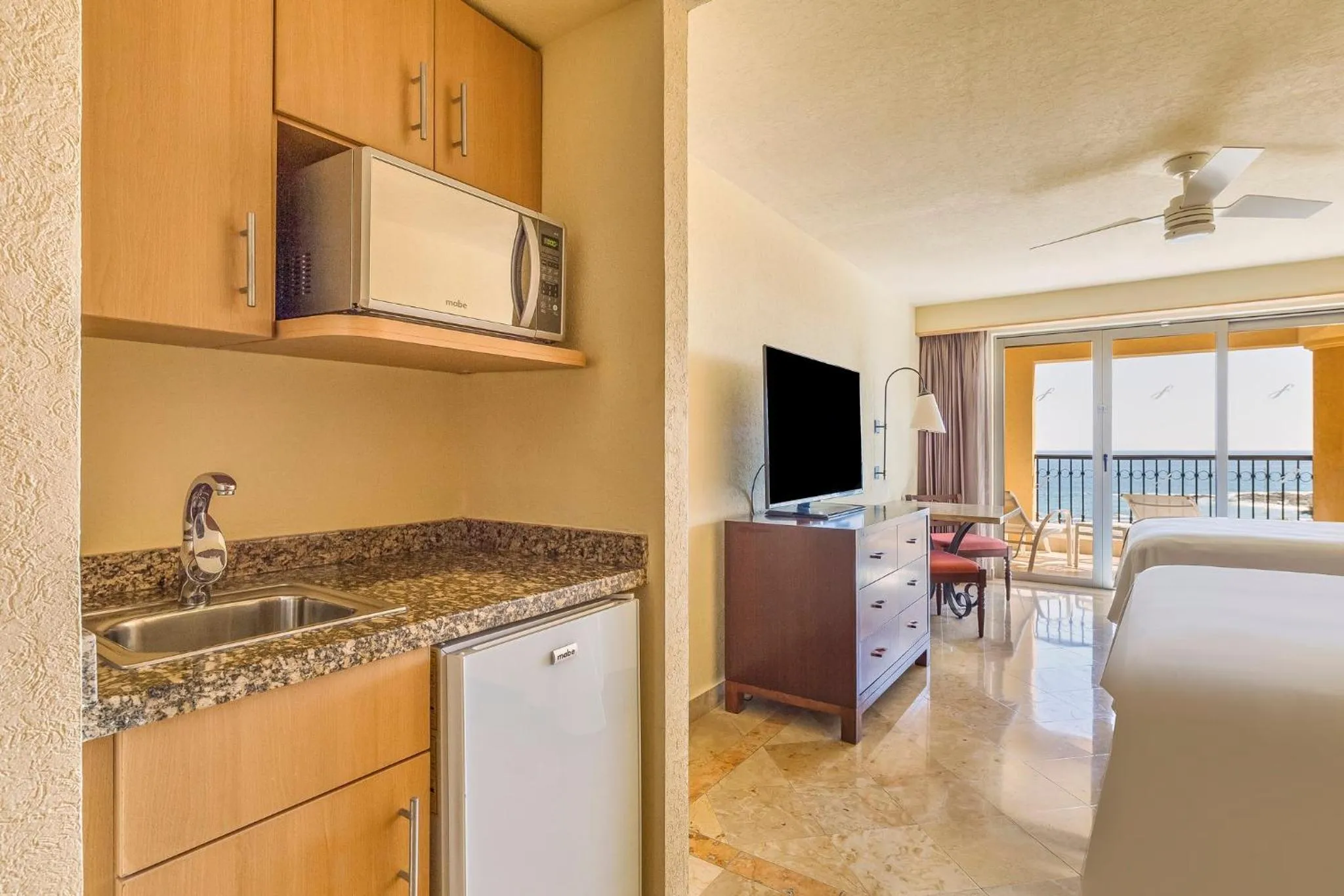 Kitchen or kitchenette in Grand Fiesta Americana Los Cabos All Inclusive Golf & Spa