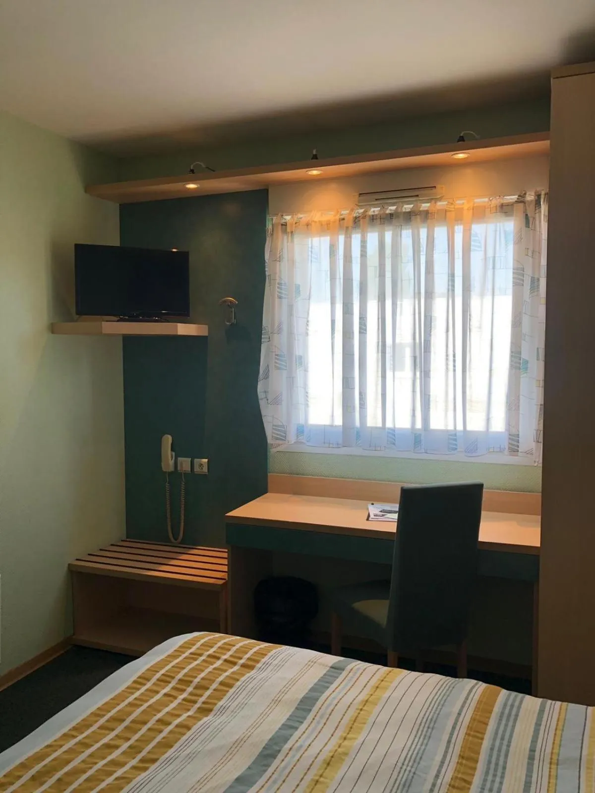 Bed in Hôtel Restaurant de L'Europort