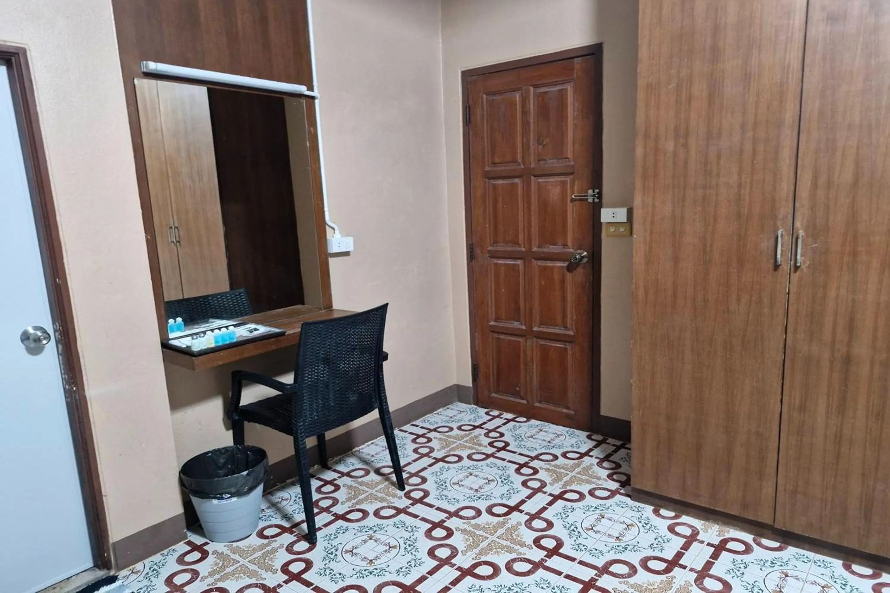 wardrobe in Tontarn Resort and Spa