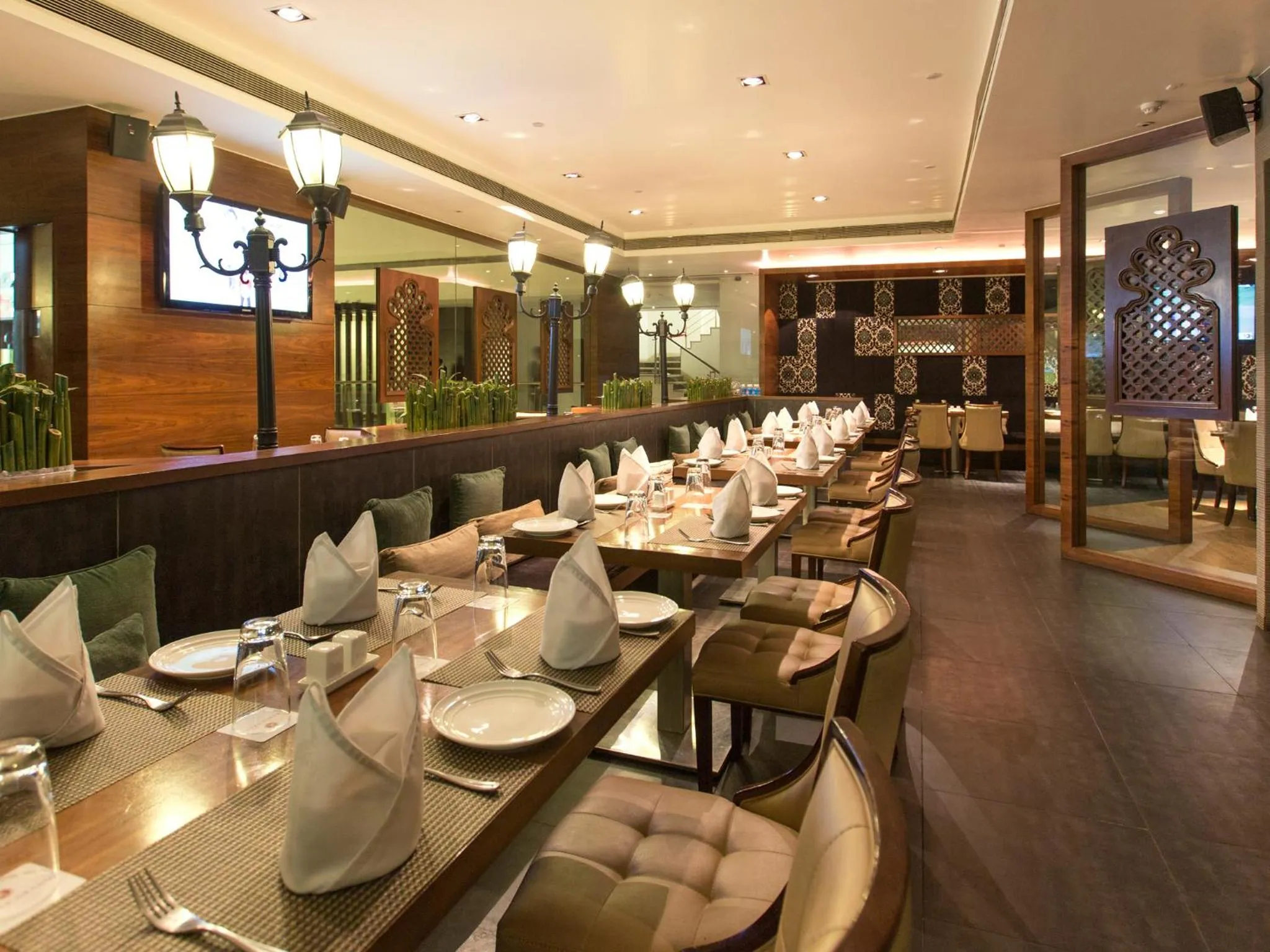Restaurant/places to eat in Ramee Grand Hotel and Spa, Pune
