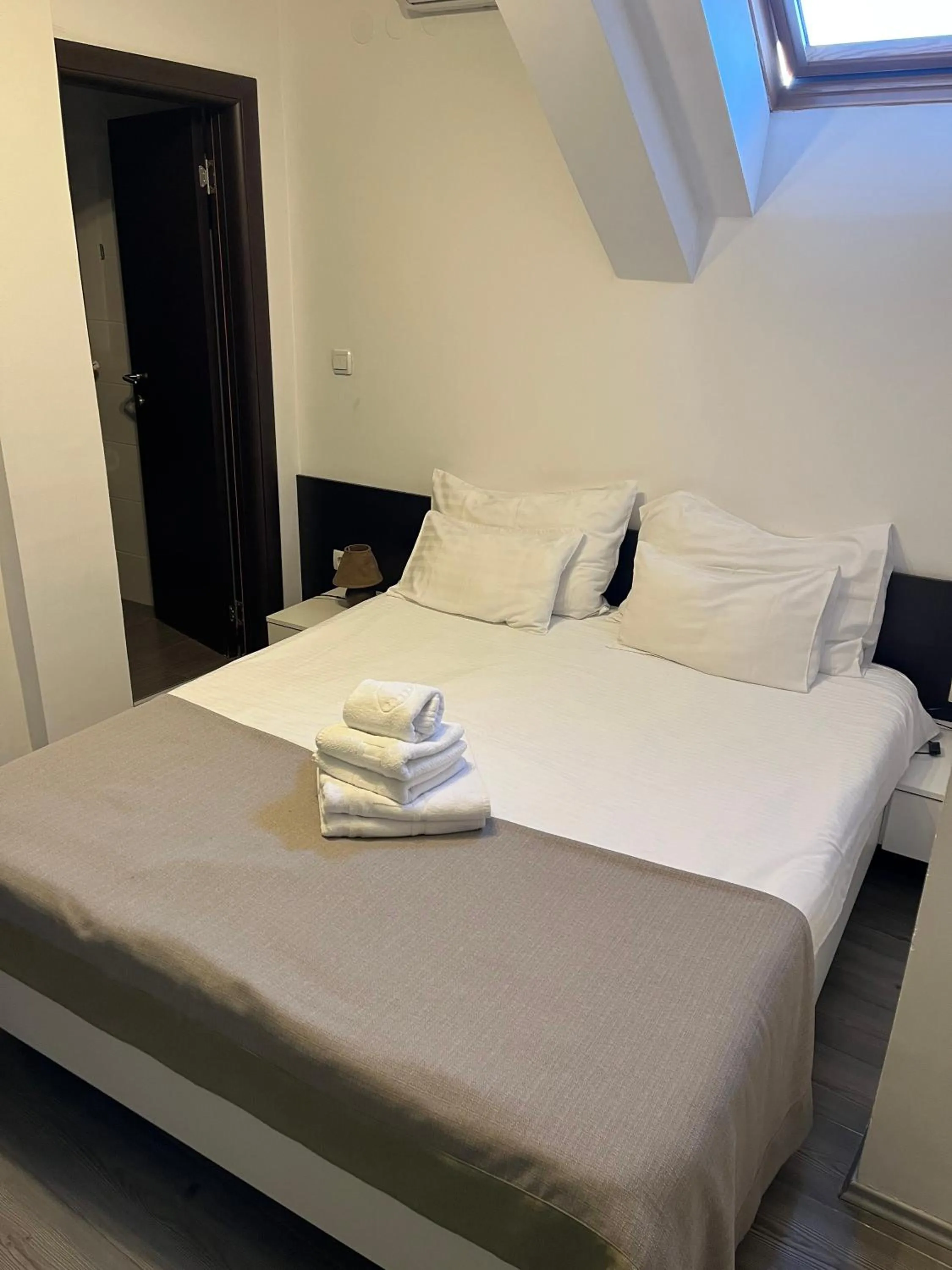 Bed in Garni hotel King