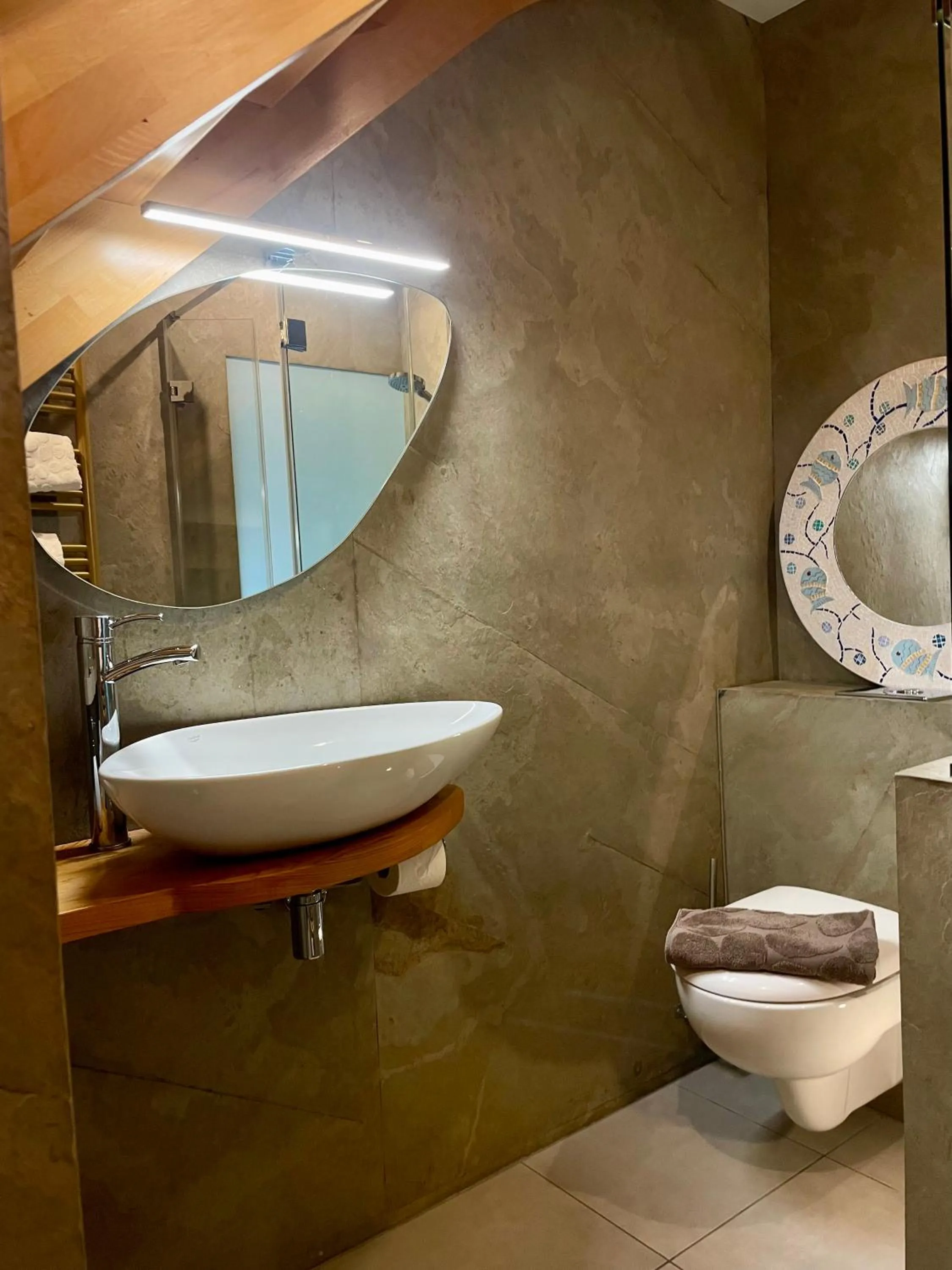 Toilet in Suites du Cabinet Vert