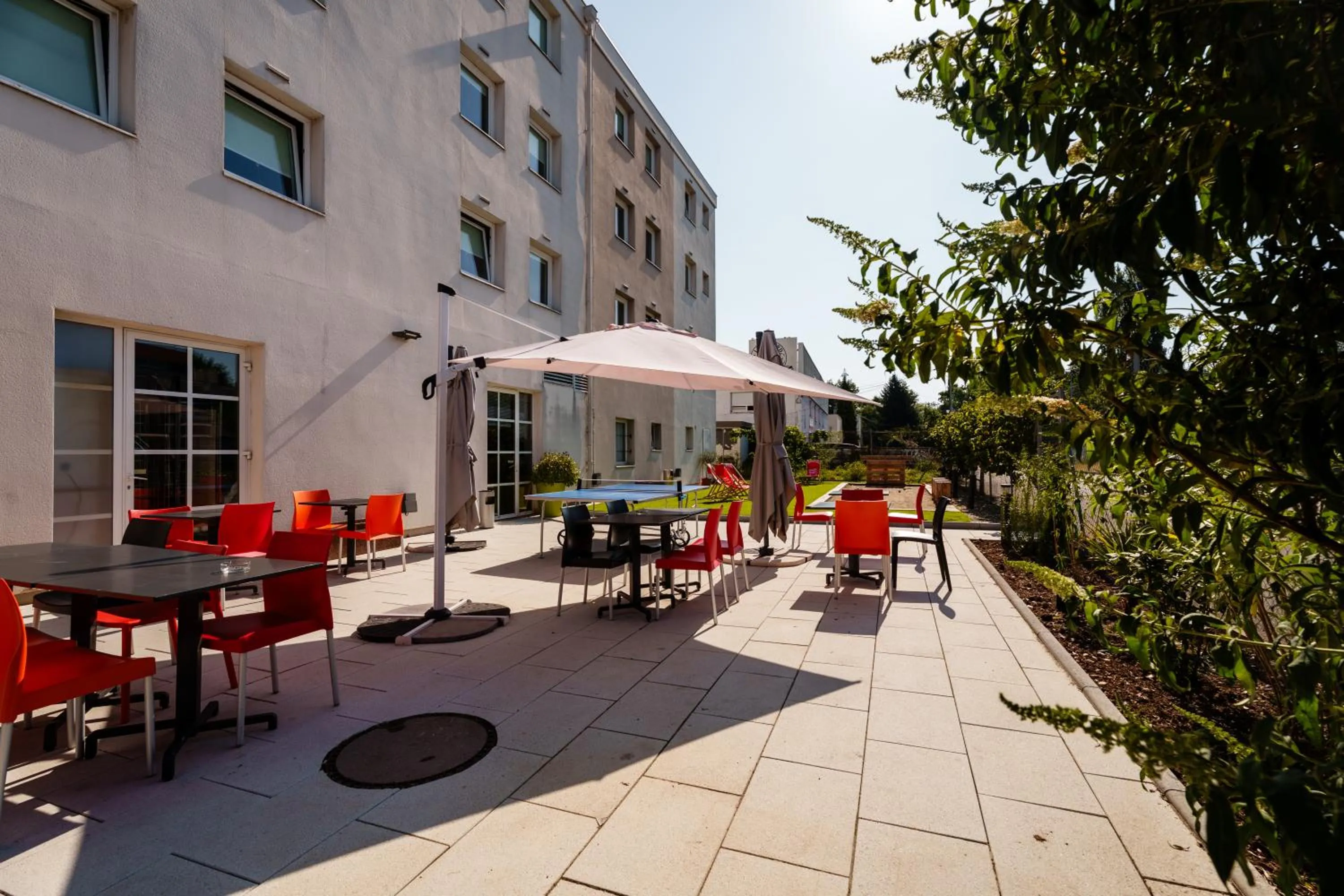 Patio in ibis budget Strasbourg Sud Illkirch