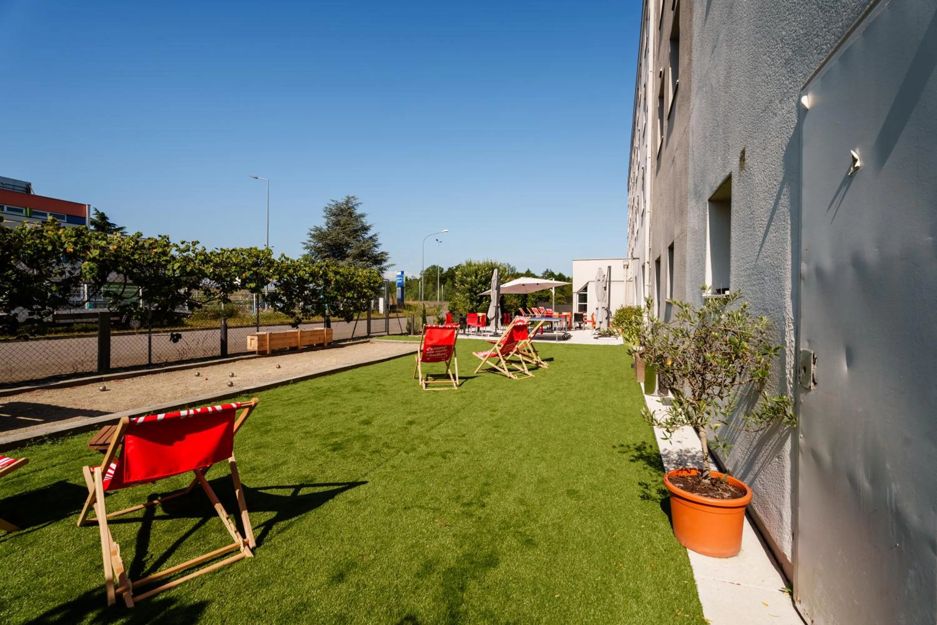 Patio in ibis budget Strasbourg Sud Illkirch