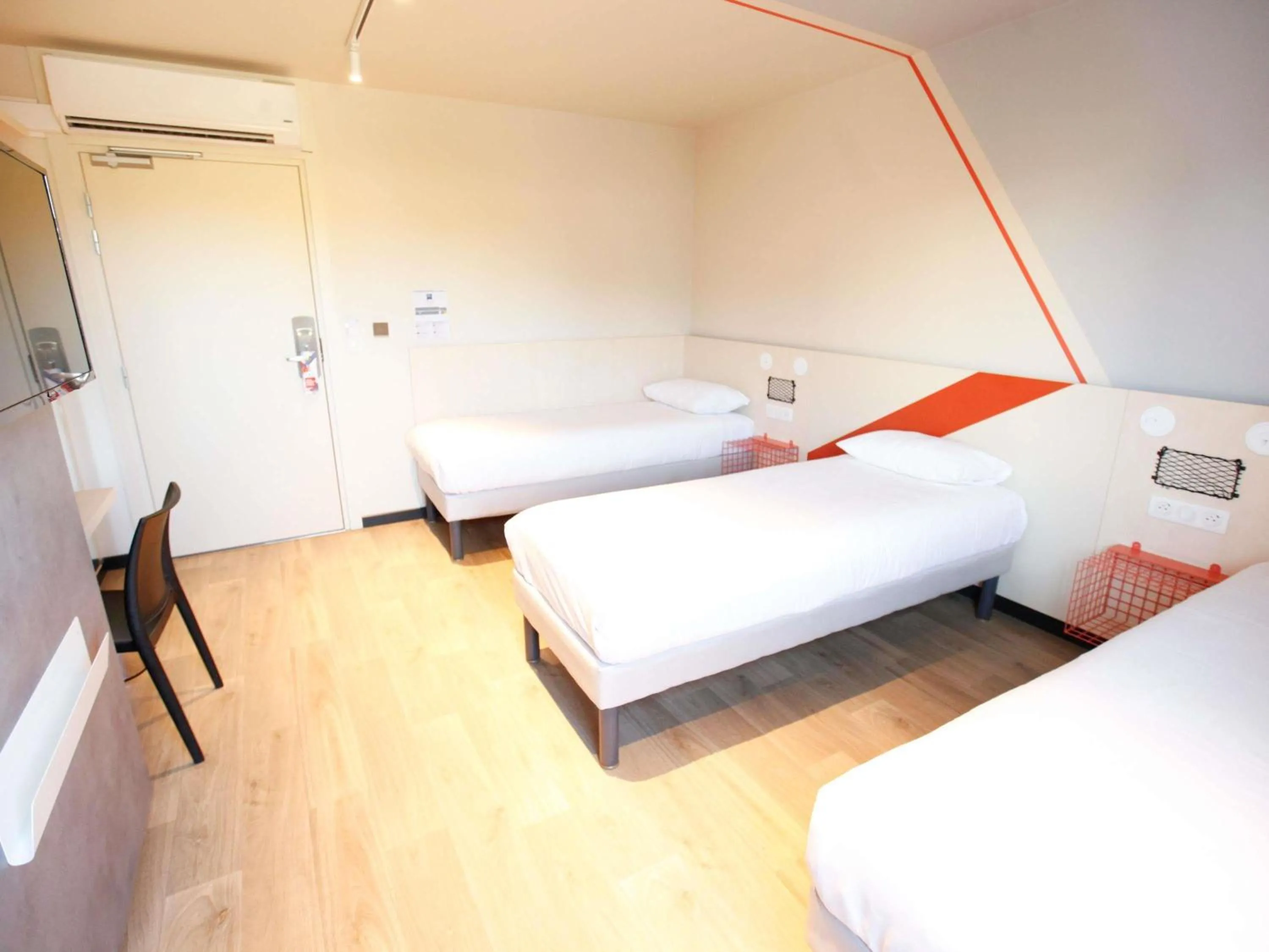 Bedroom, Bed in ibis budget Strasbourg Sud Illkirch