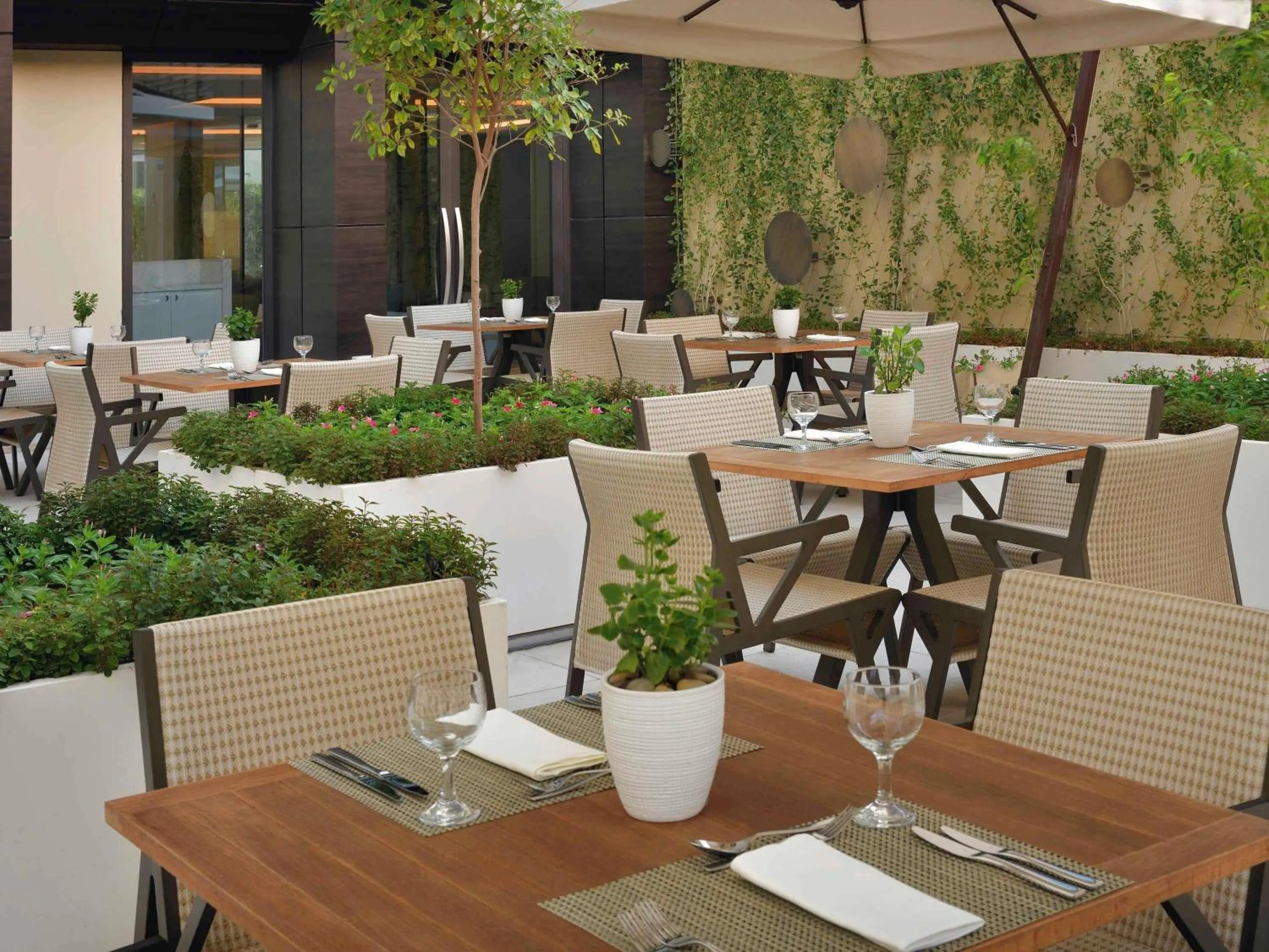 Restaurant/places to eat in Mövenpick Hotel Tahlia Jeddah