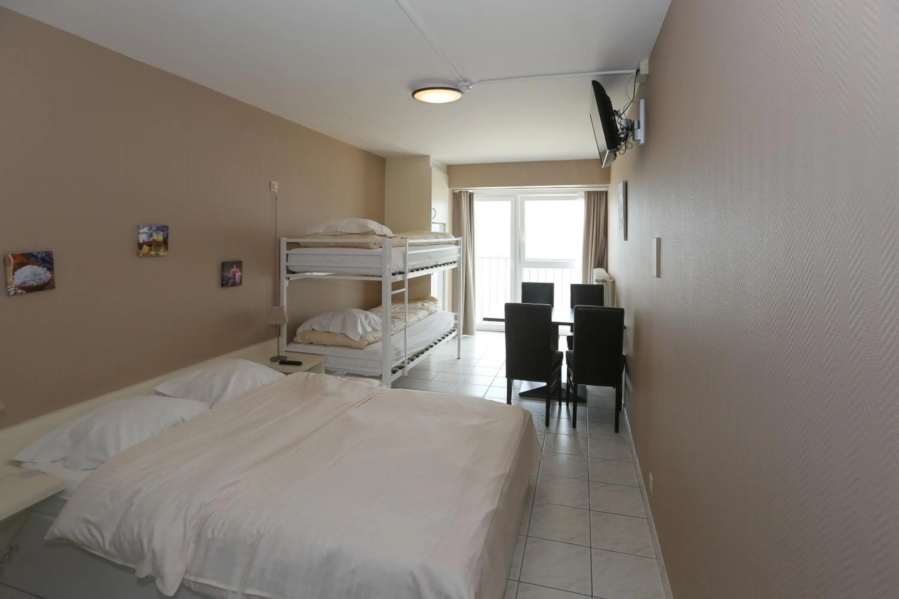 Day, Bed in Hotel De Zeebries