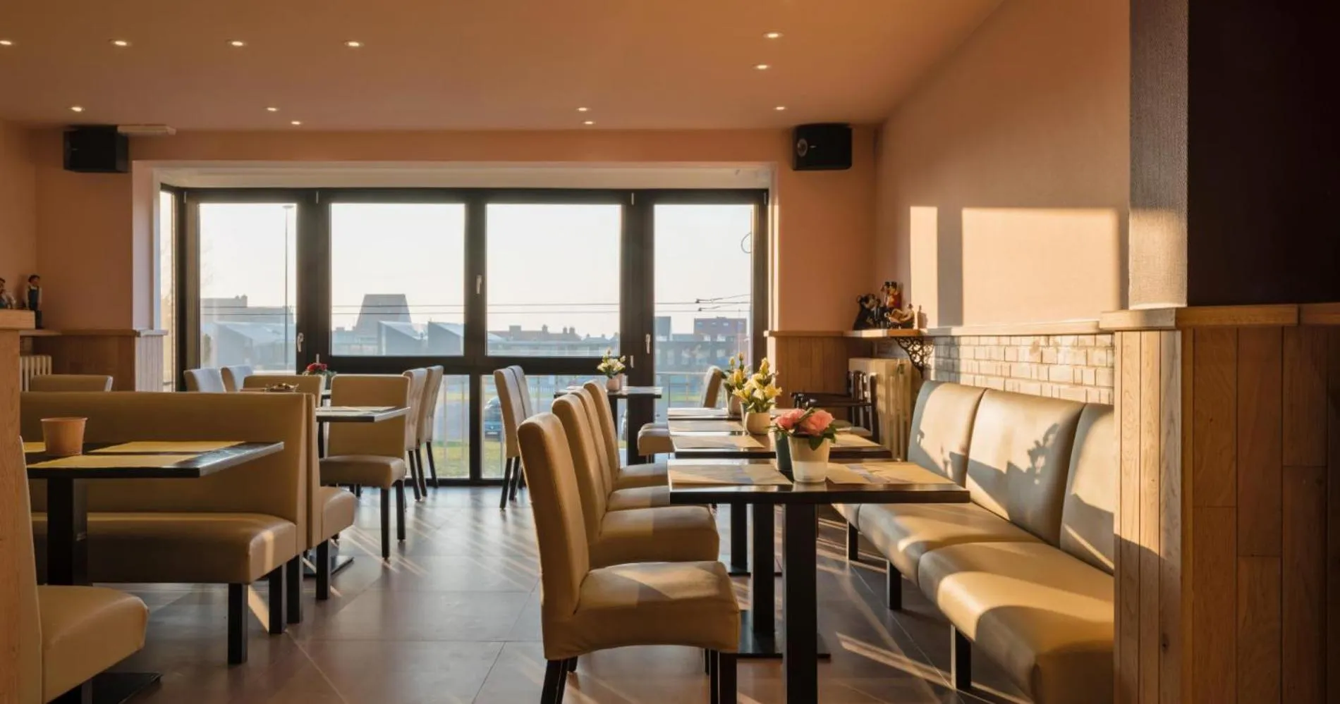 Restaurant/places to eat in Hotel De Zeebries