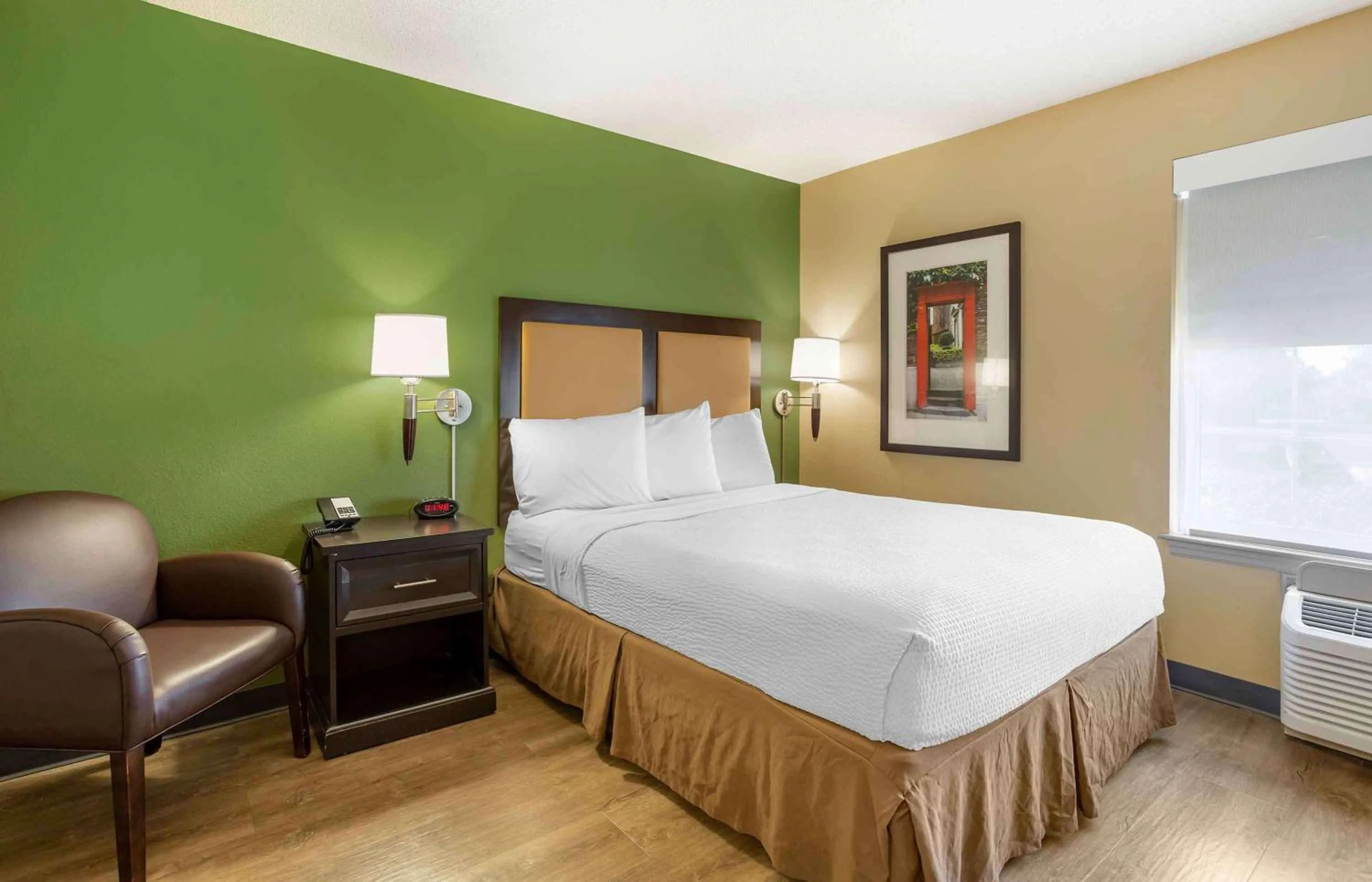 Bedroom, Bed in Extended Stay America Suites - Meadowlands - East Rutherford
