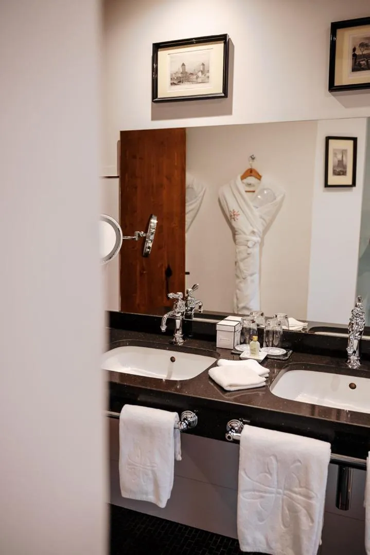 Bathroom in Hôtel & Spa Le Bouclier D'or