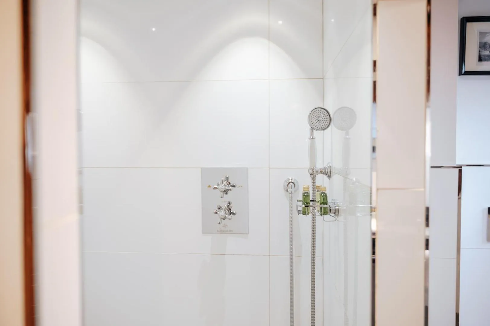 Shower in Hôtel & Spa Le Bouclier D'or