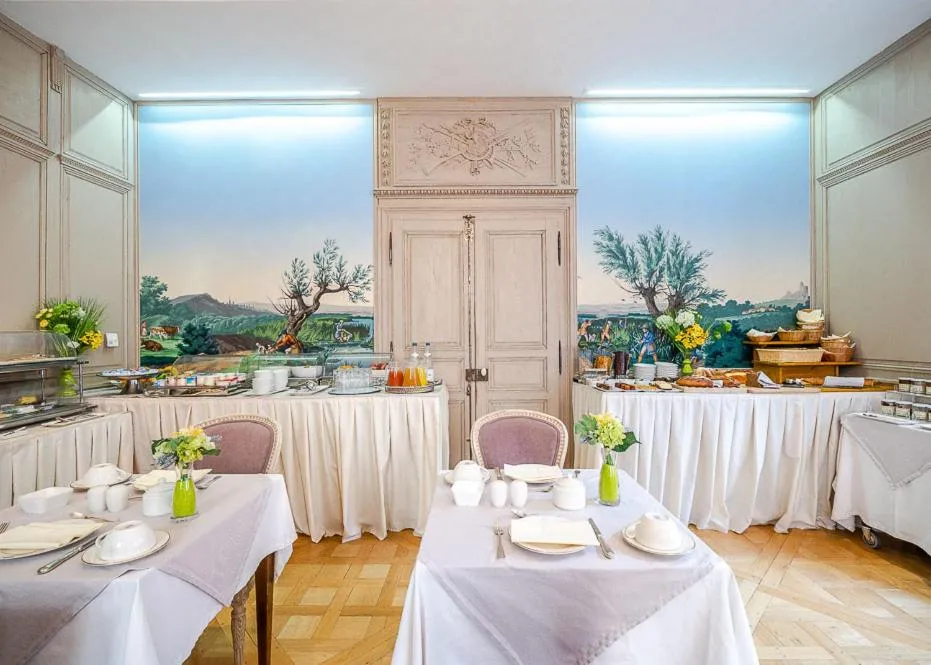 Breakfast in Hôtel & Spa Le Bouclier D'or