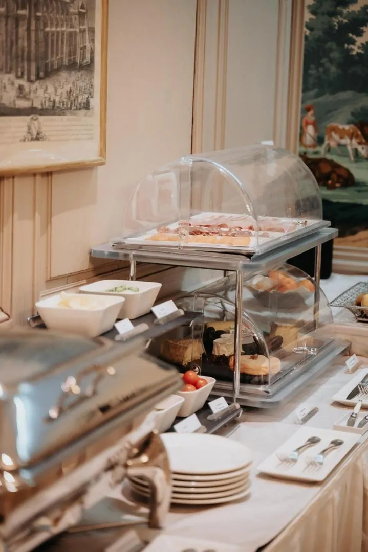 Food and drinks in Hôtel & Spa Le Bouclier D'or