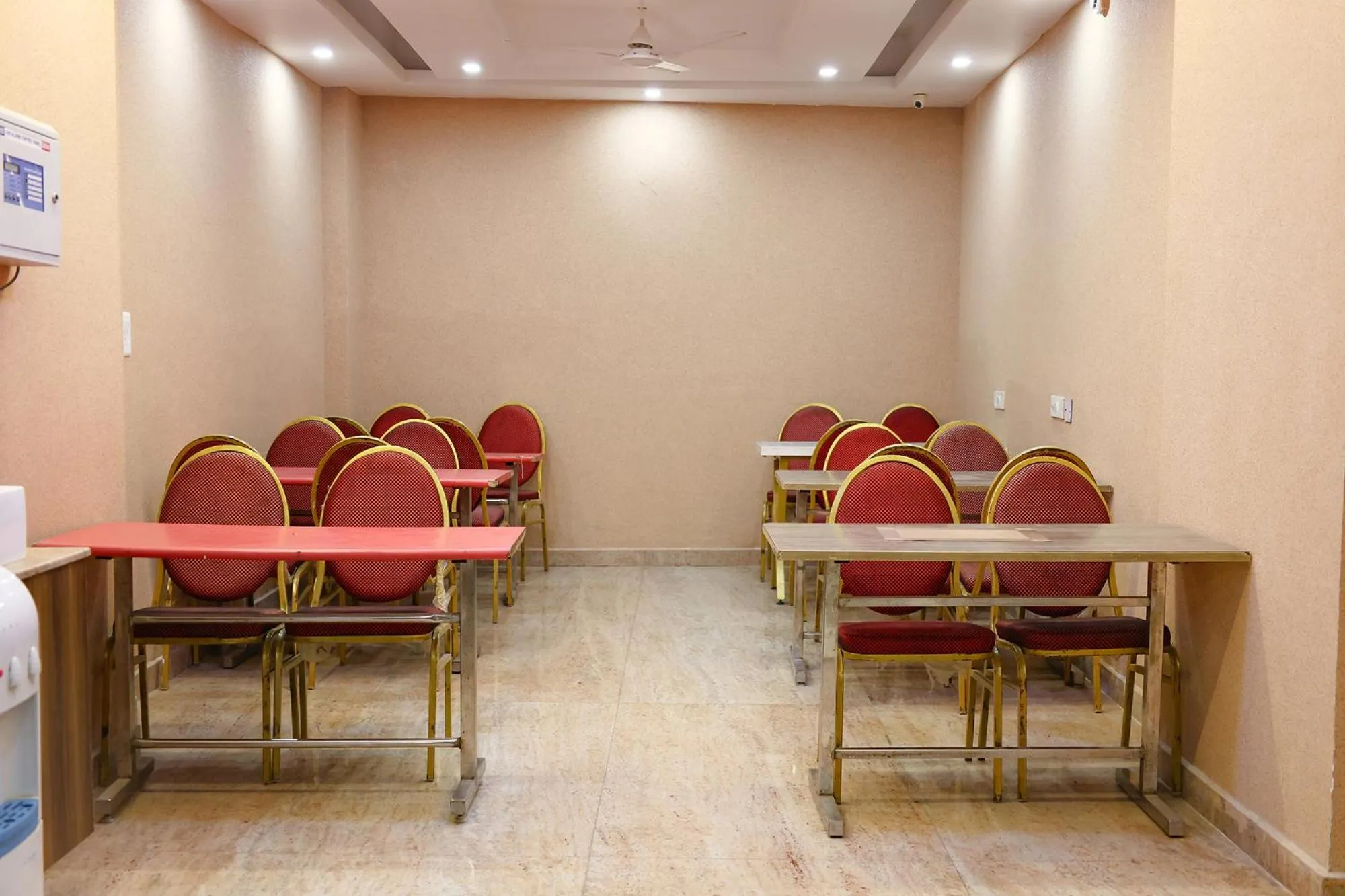 Restaurant/places to eat in Hotel HSP Suites - Nr IGI Airport, New Delhi