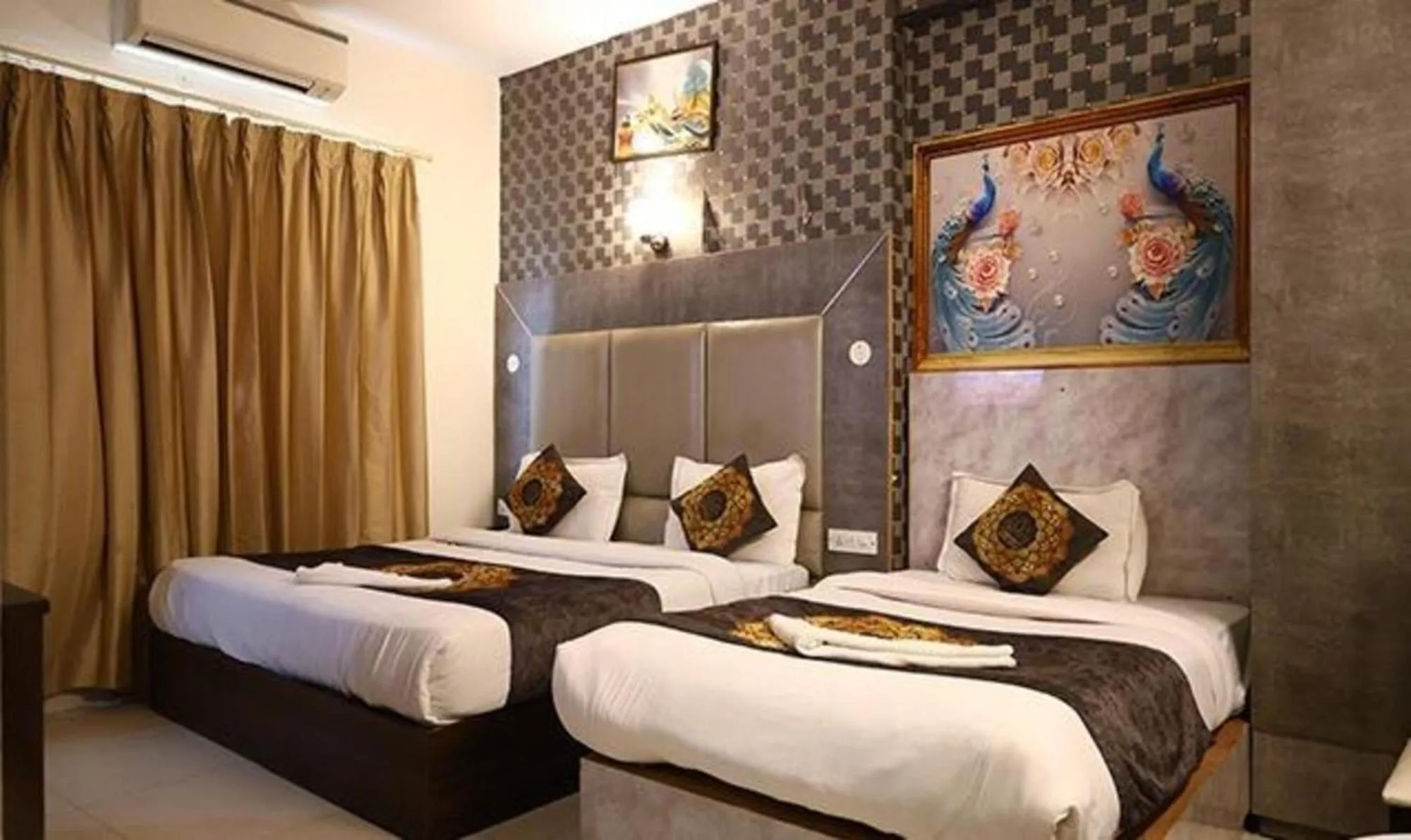 Bed in FabHotel HSP Suites - Near IGI Airport - New Delhi
