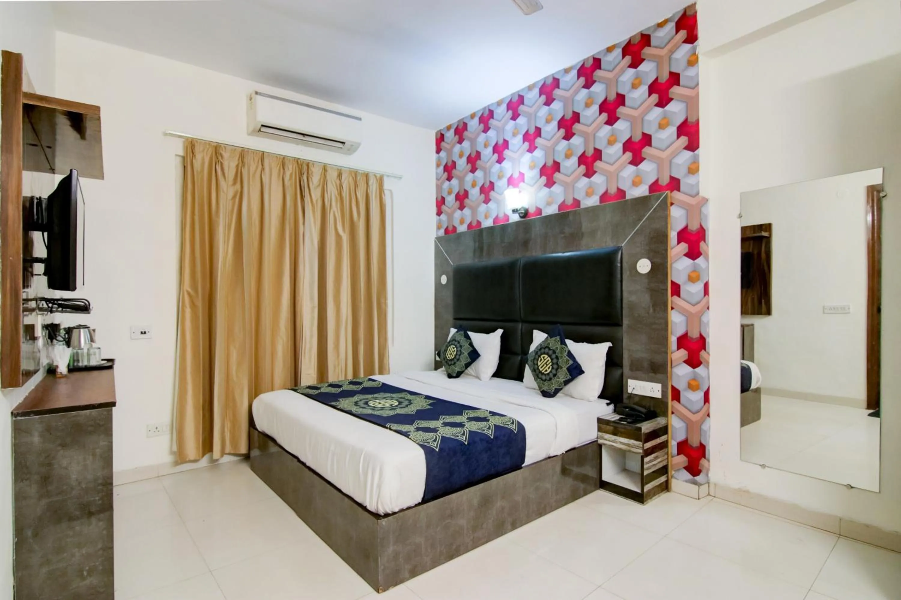 Deluxe King Room in FabHotel HSP Suites