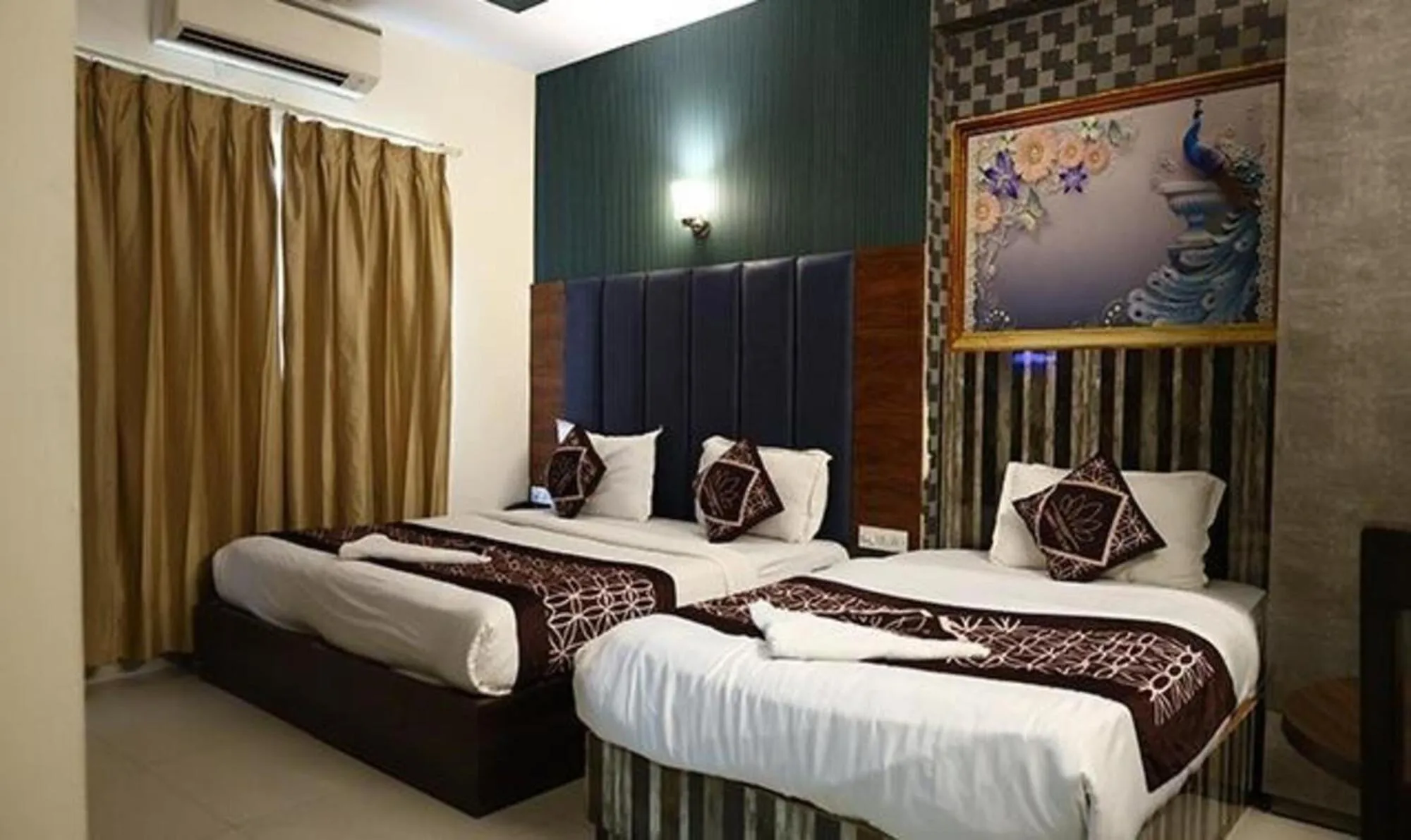 Bed in FabHotel HSP Suites - Near IGI Airport - New Delhi
