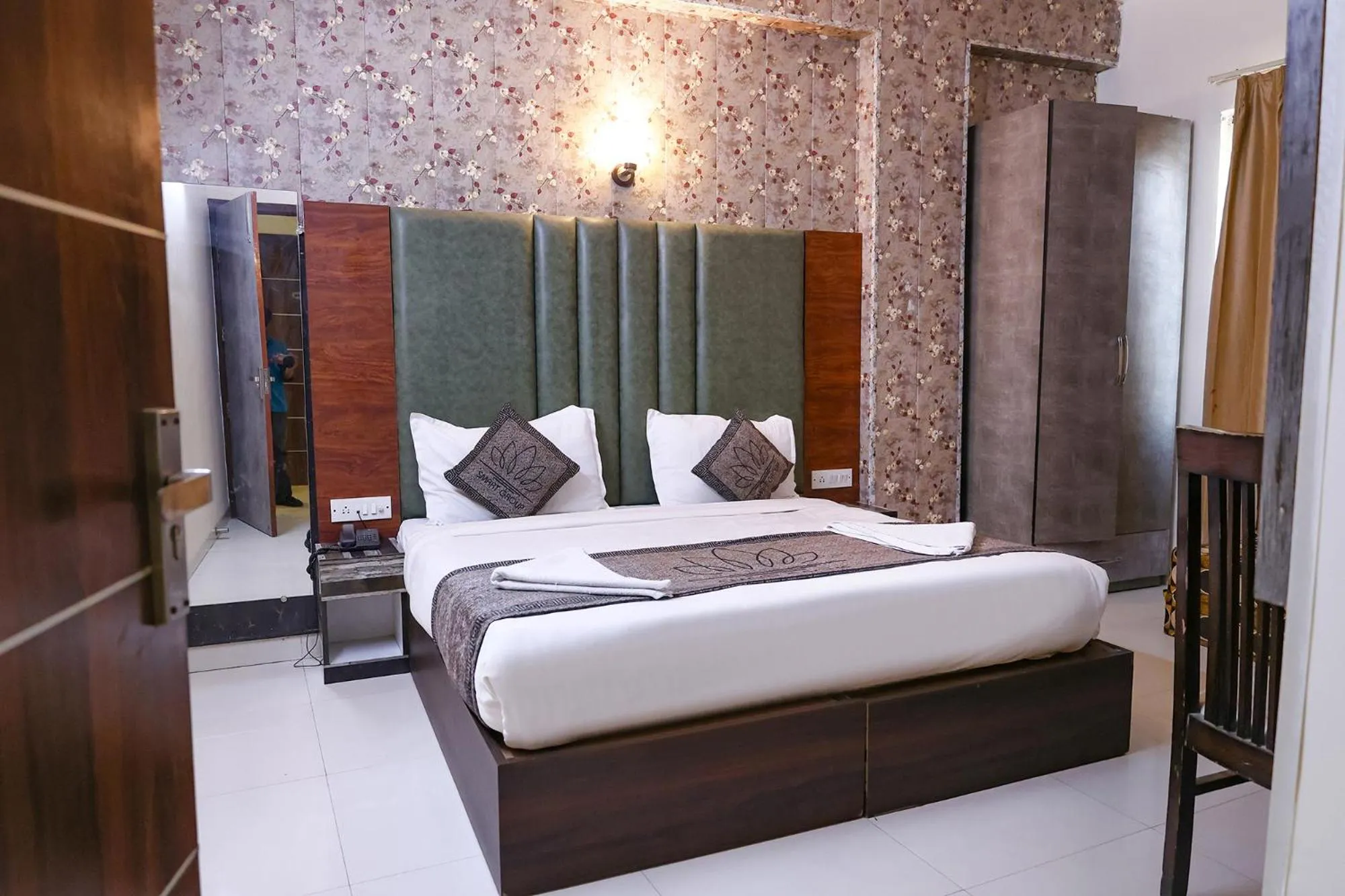 Bed in Hotel HSP Suites - Nr IGI Airport, New Delhi