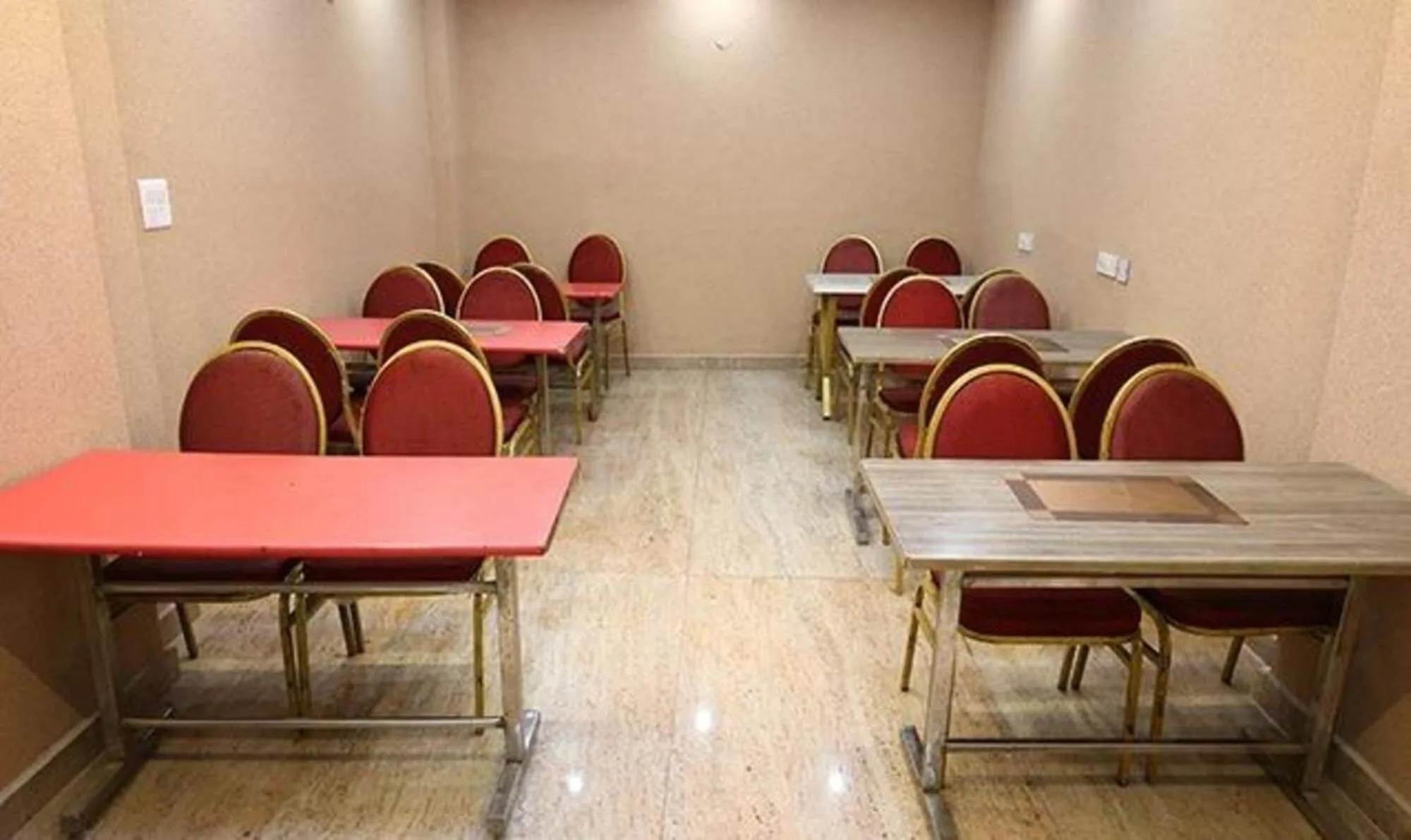 Dining area in FabHotel HSP Suites - Near IGI Airport - New Delhi