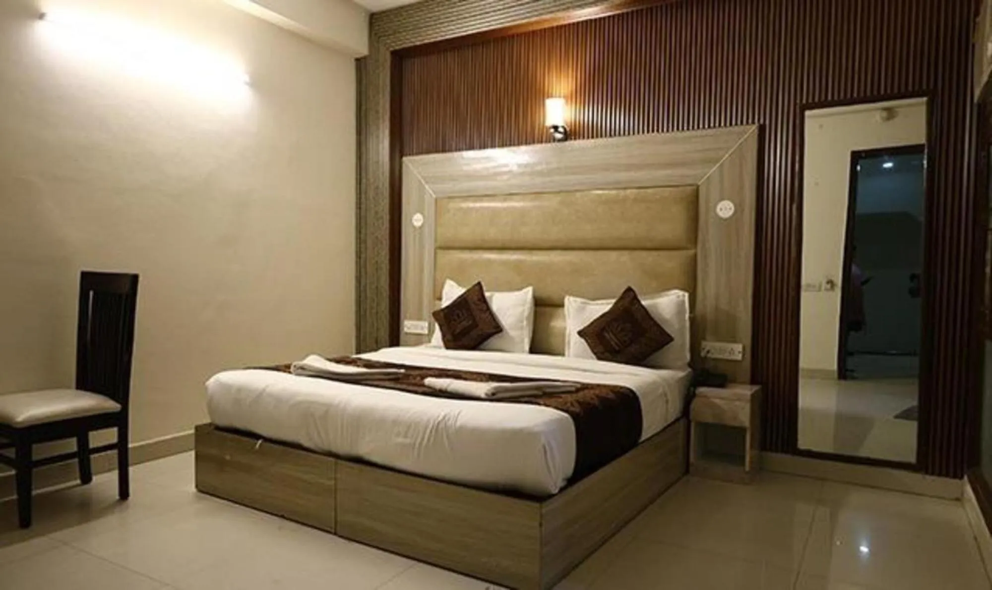 Bed in FabHotel HSP Suites - Near IGI Airport - New Delhi