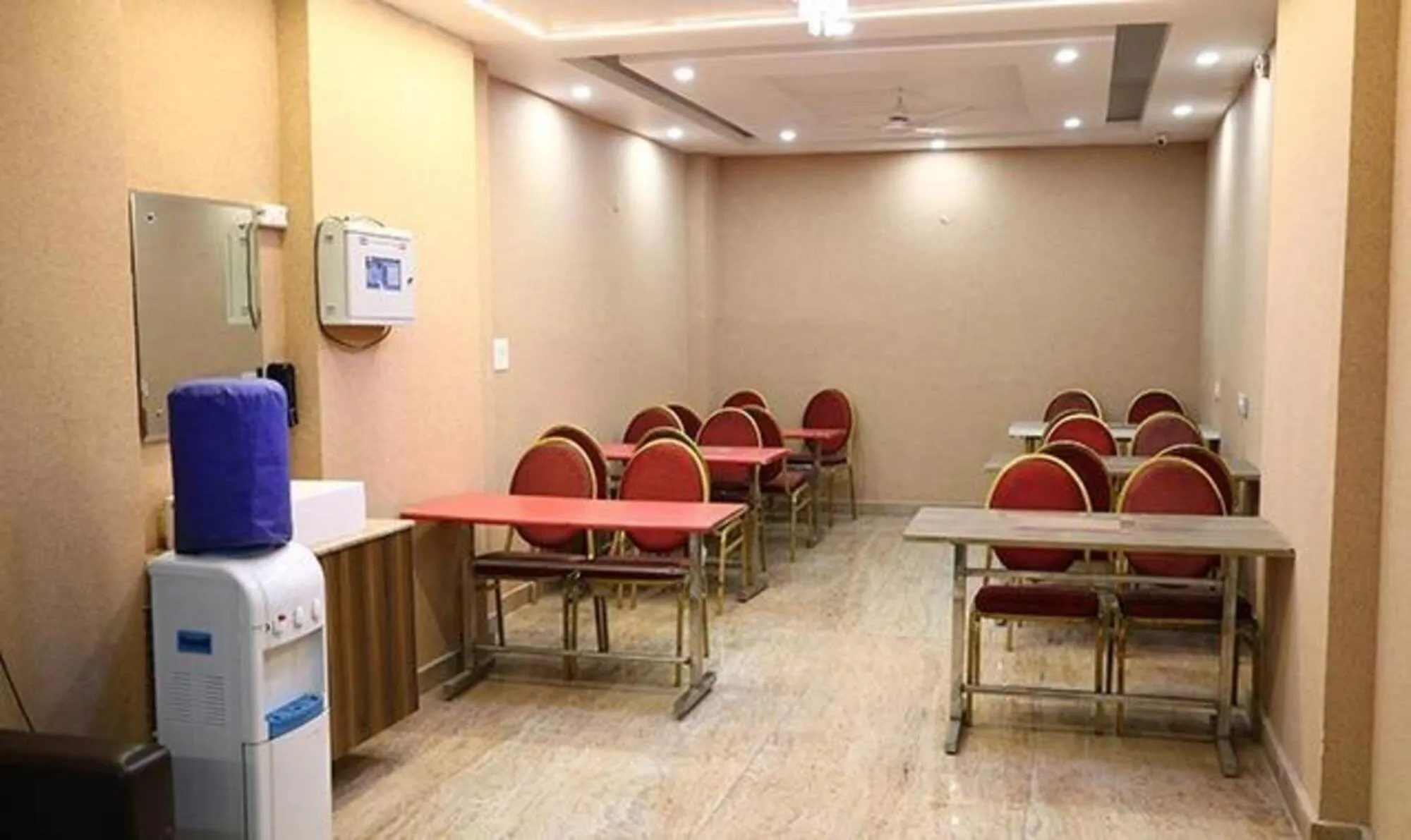 Dining area in FabHotel HSP Suites - Near IGI Airport - New Delhi
