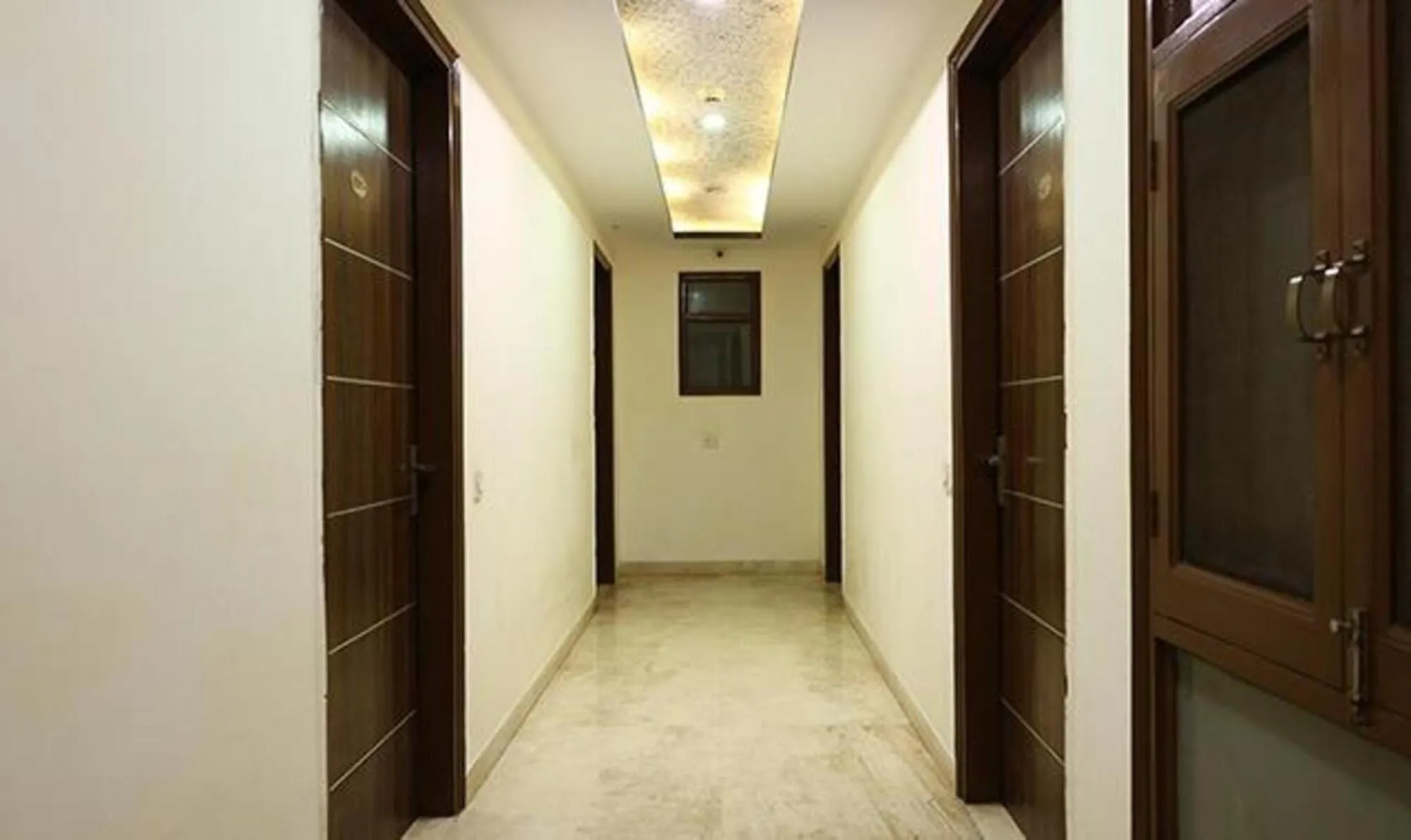 Lobby or reception in FabHotel HSP Suites - Near IGI Airport - New Delhi