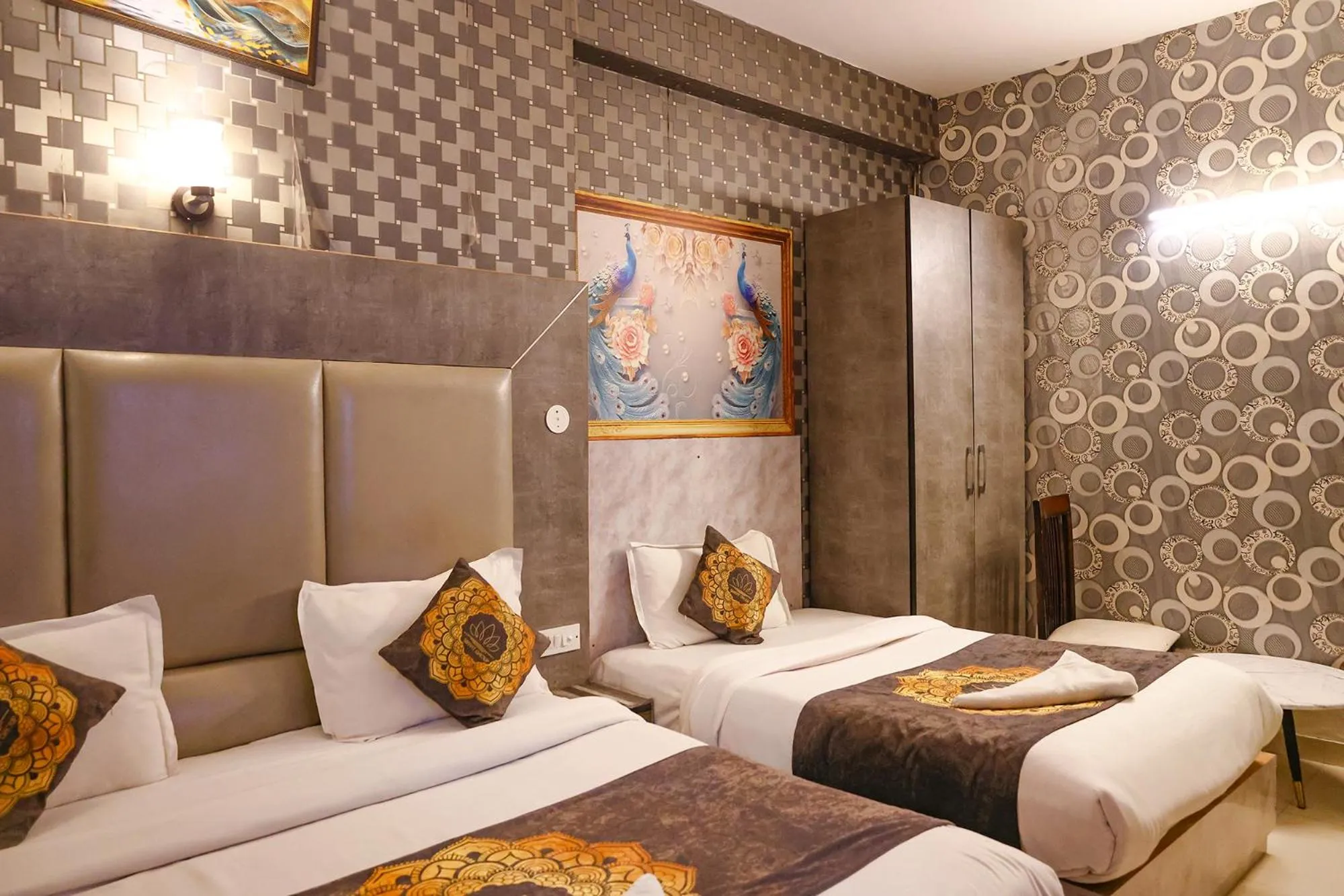 Bed in Hotel HSP Suites - Nr IGI Airport, New Delhi