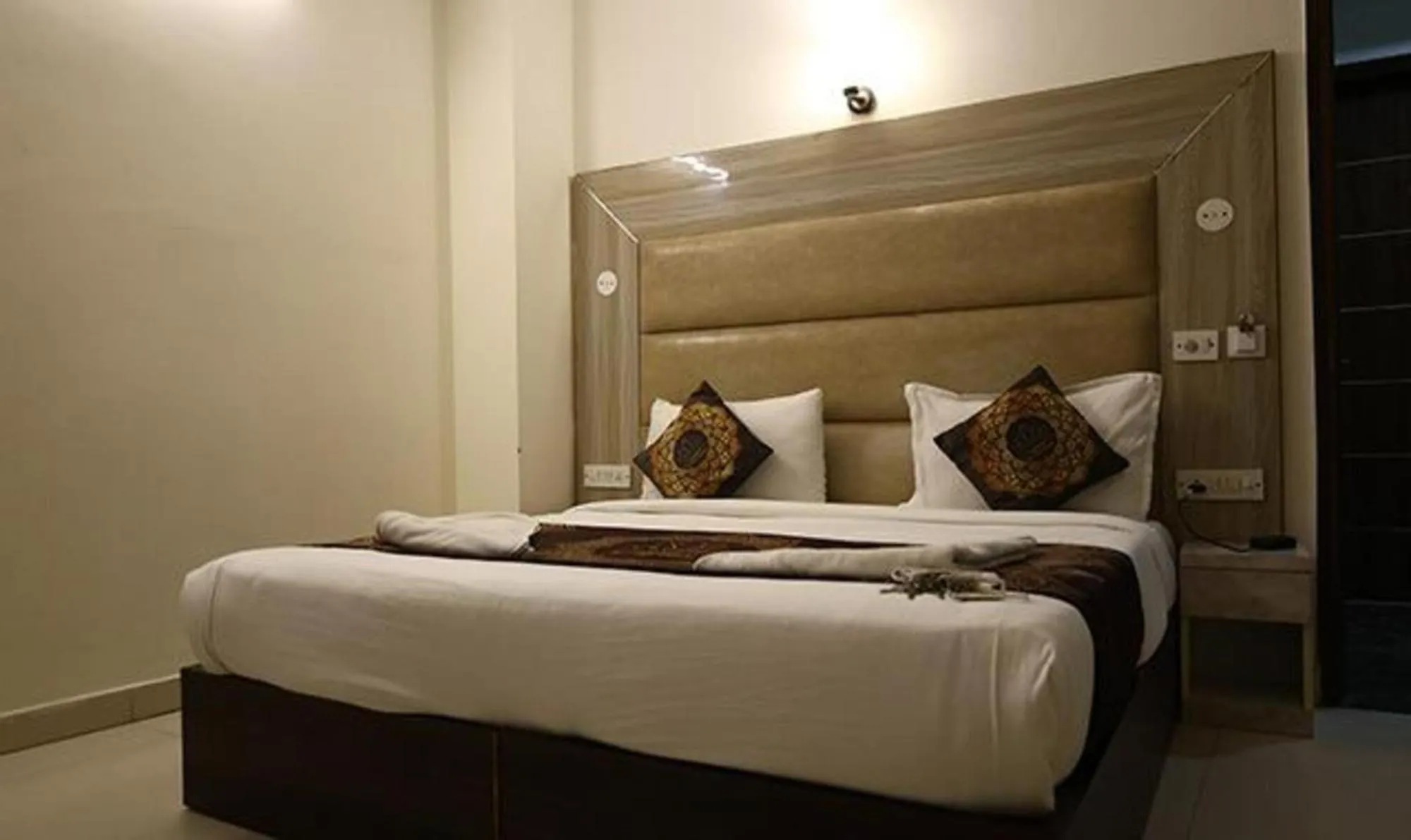 Bed in FabHotel HSP Suites - Near IGI Airport - New Delhi