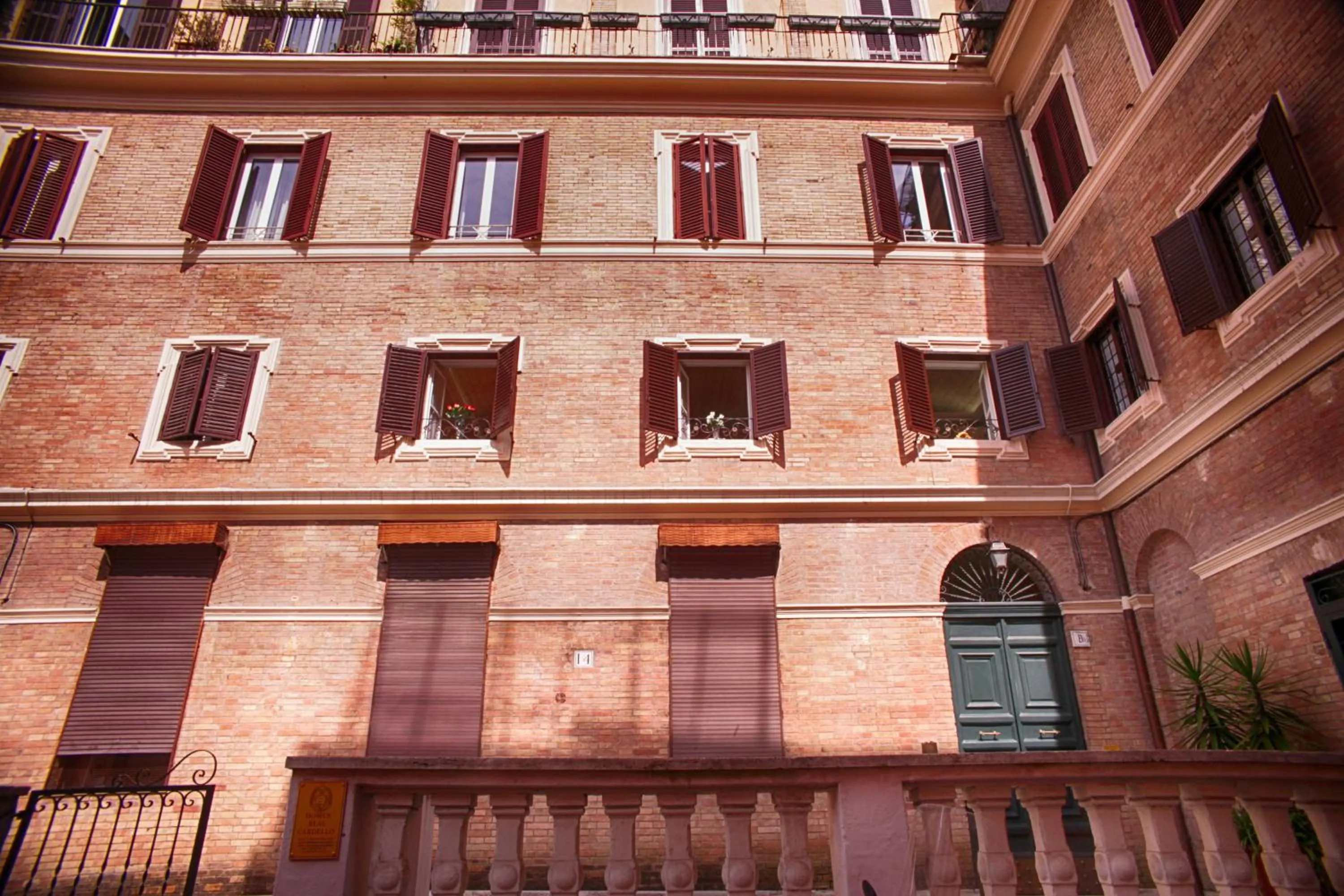 Property building in Domus Real Cardello