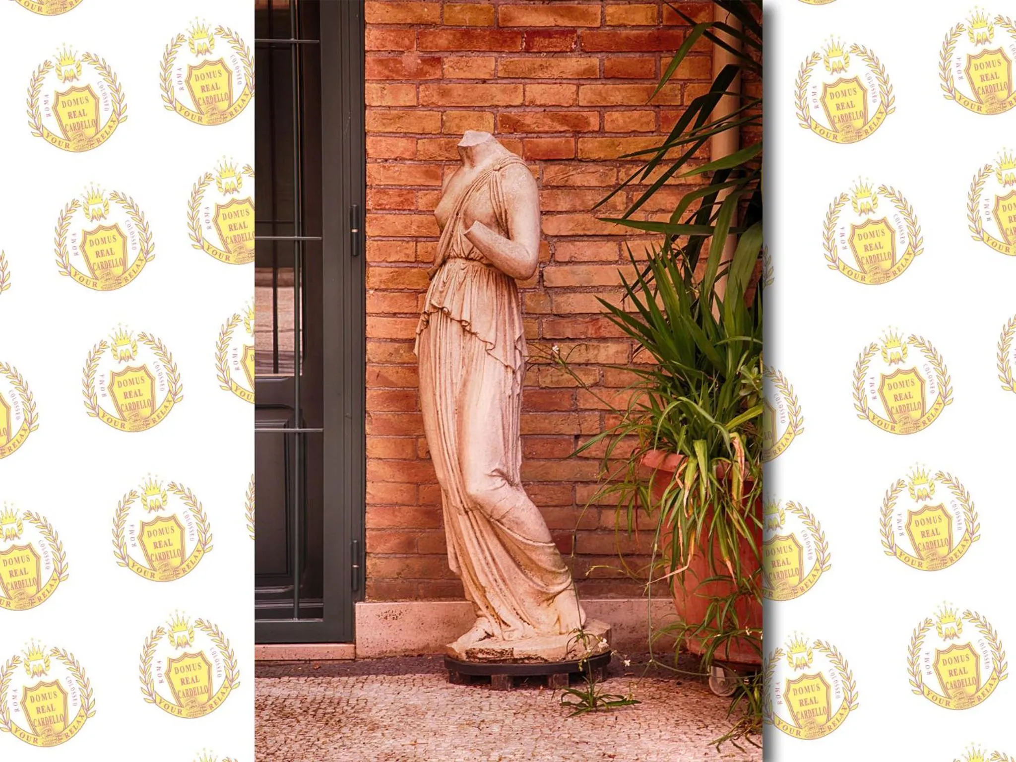 Decorative detail in Domus Real Cardello