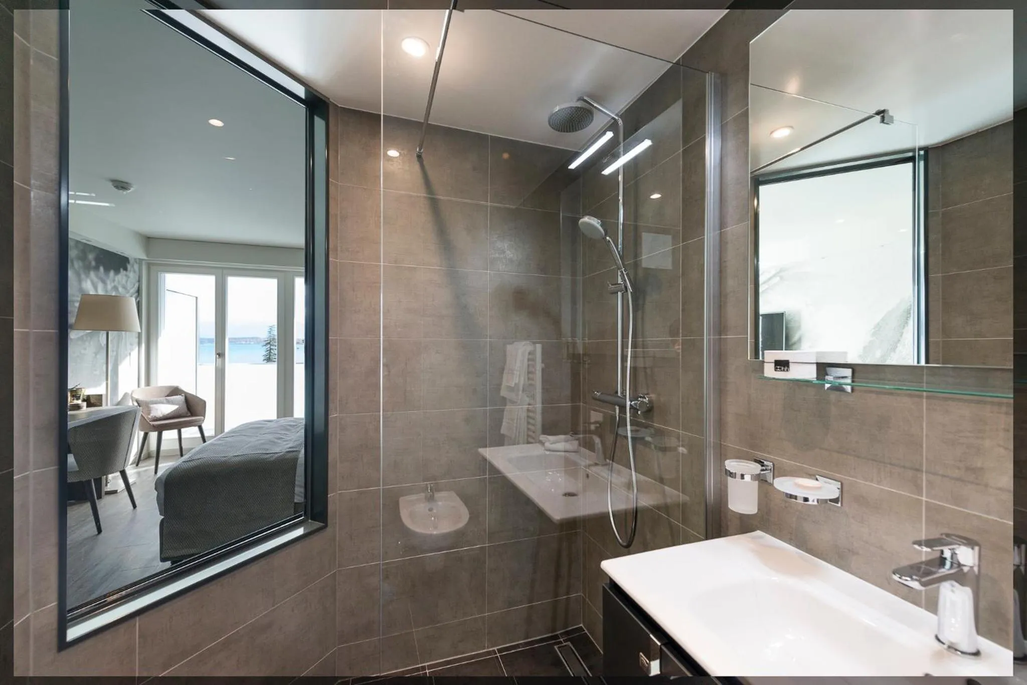 Shower in Ambassador Boutique Hotel