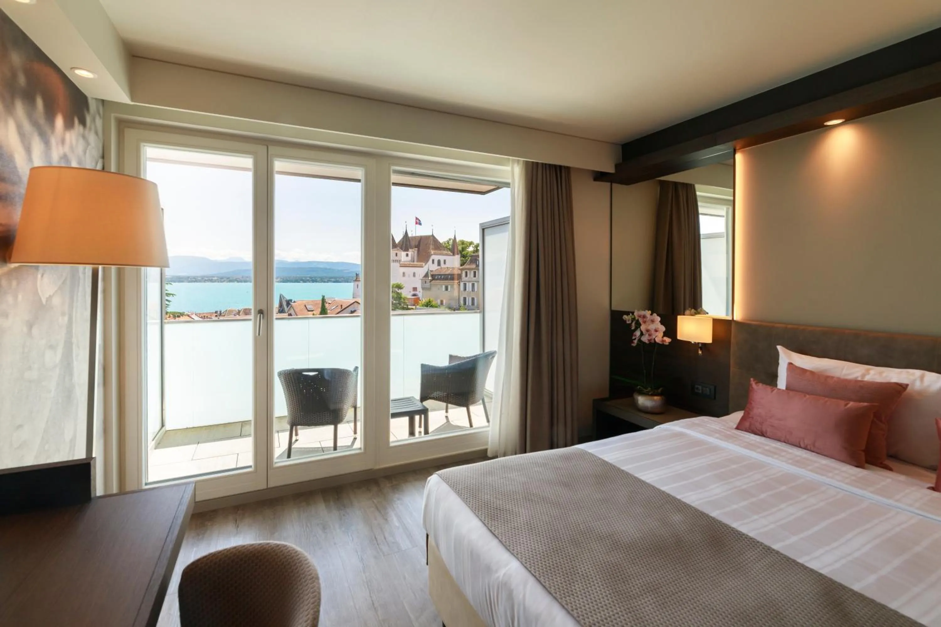 Lake view, Bed in Ambassador Boutique Hotel