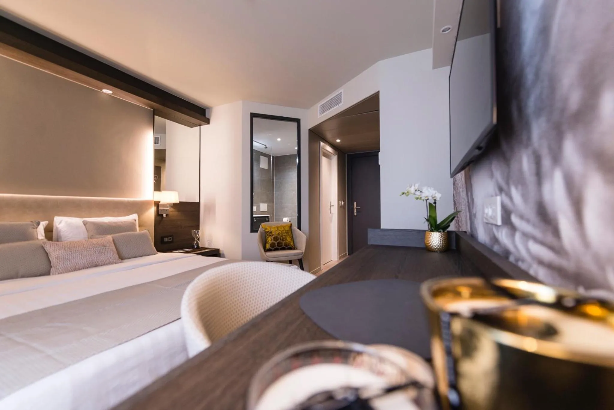 Bedroom, Bed in Ambassador Boutique Hotel