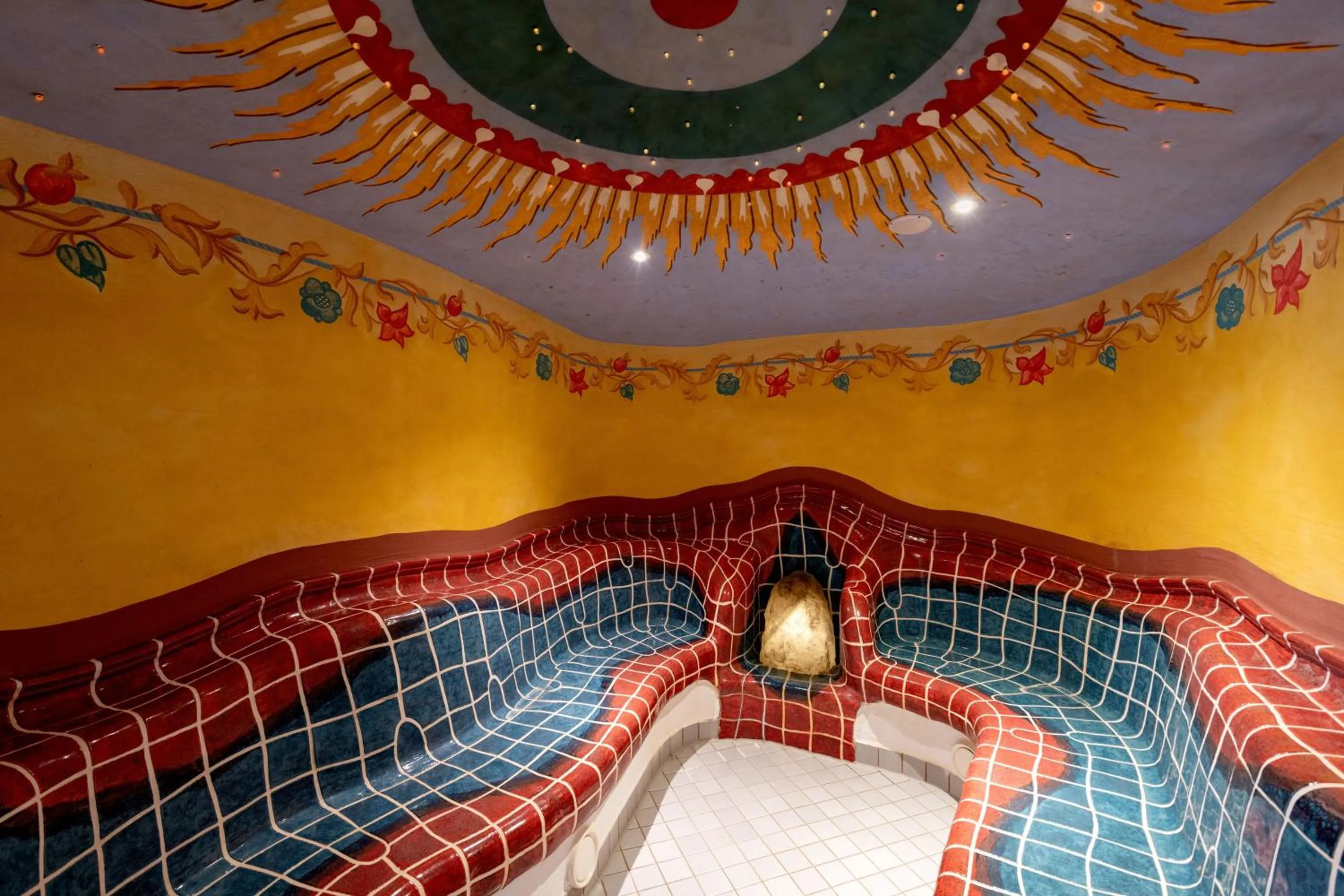 Steam room, Bed in Hotel Garni Forelle