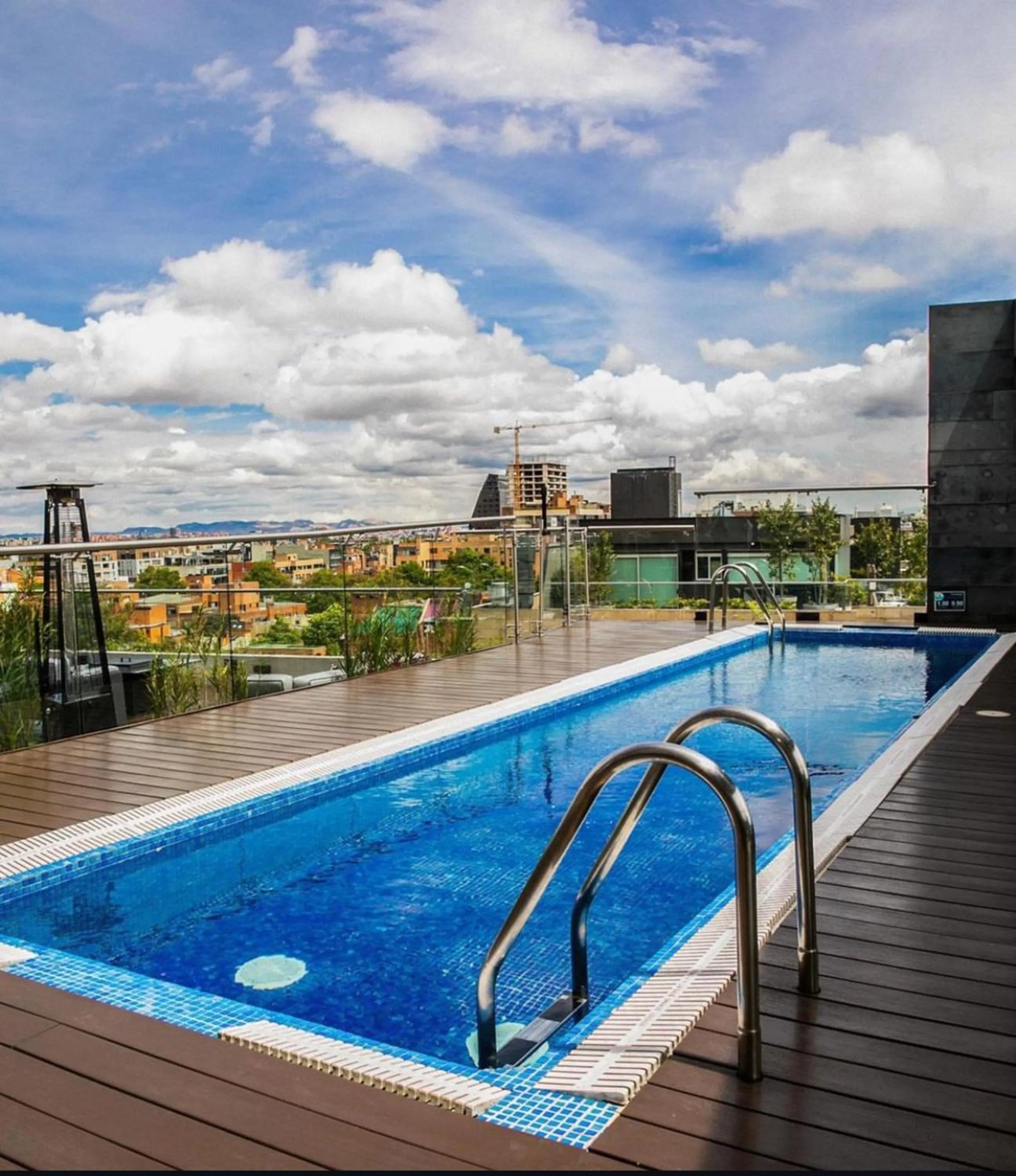 Swimming pool in Hotel Estelar Parque de la 93
