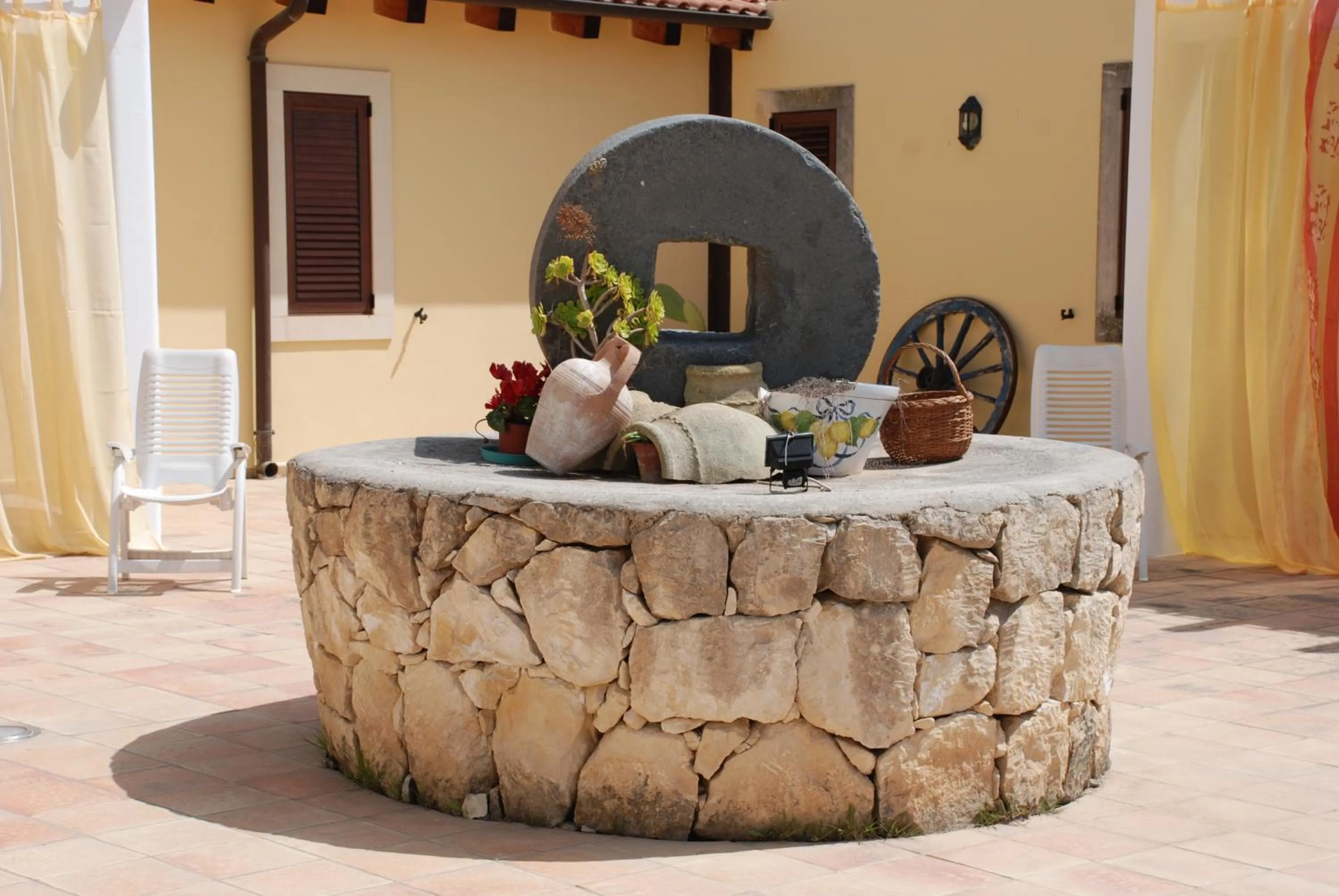 Facade/entrance in Terrauzza Sul Mare di Renata Emmolo