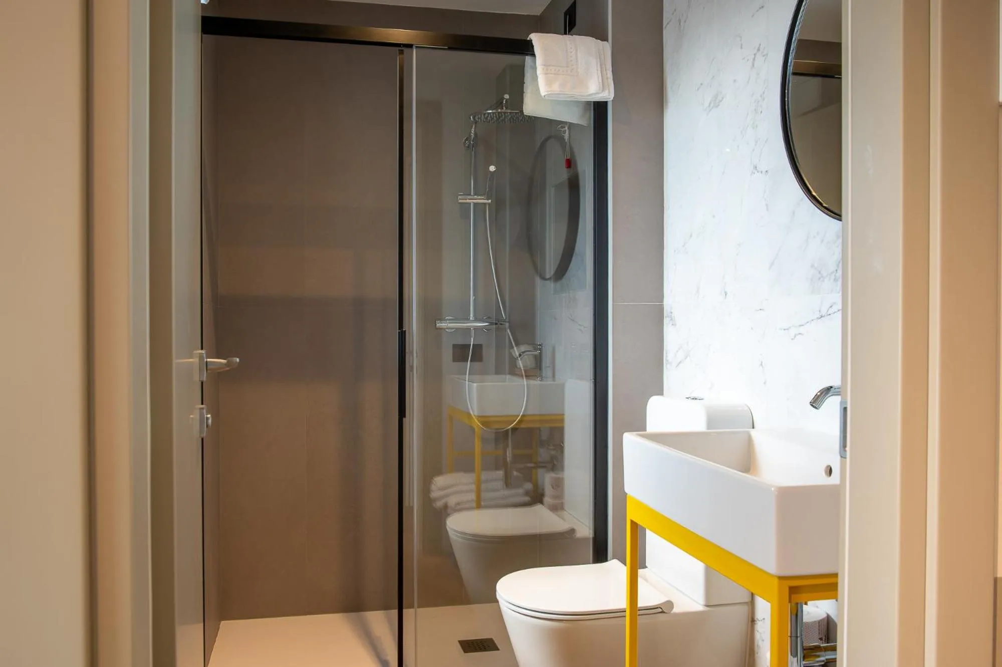 Shower in Hotel Sirenetta