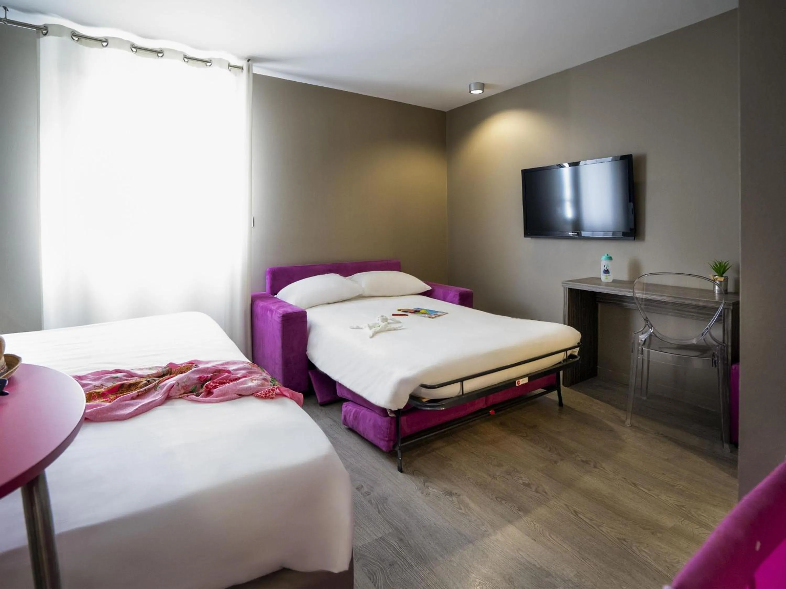 Bedroom, Bed in ibis Styles Rennes St. Gregoire