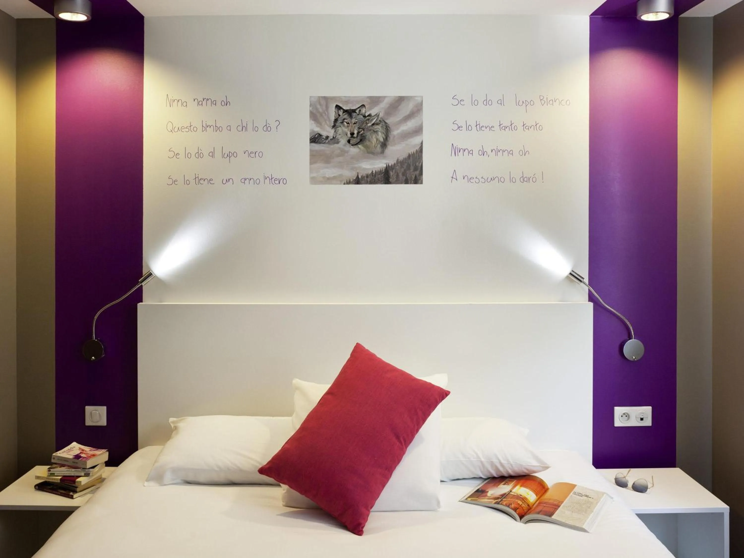Bedroom, Bed in ibis Styles Rennes St. Gregoire