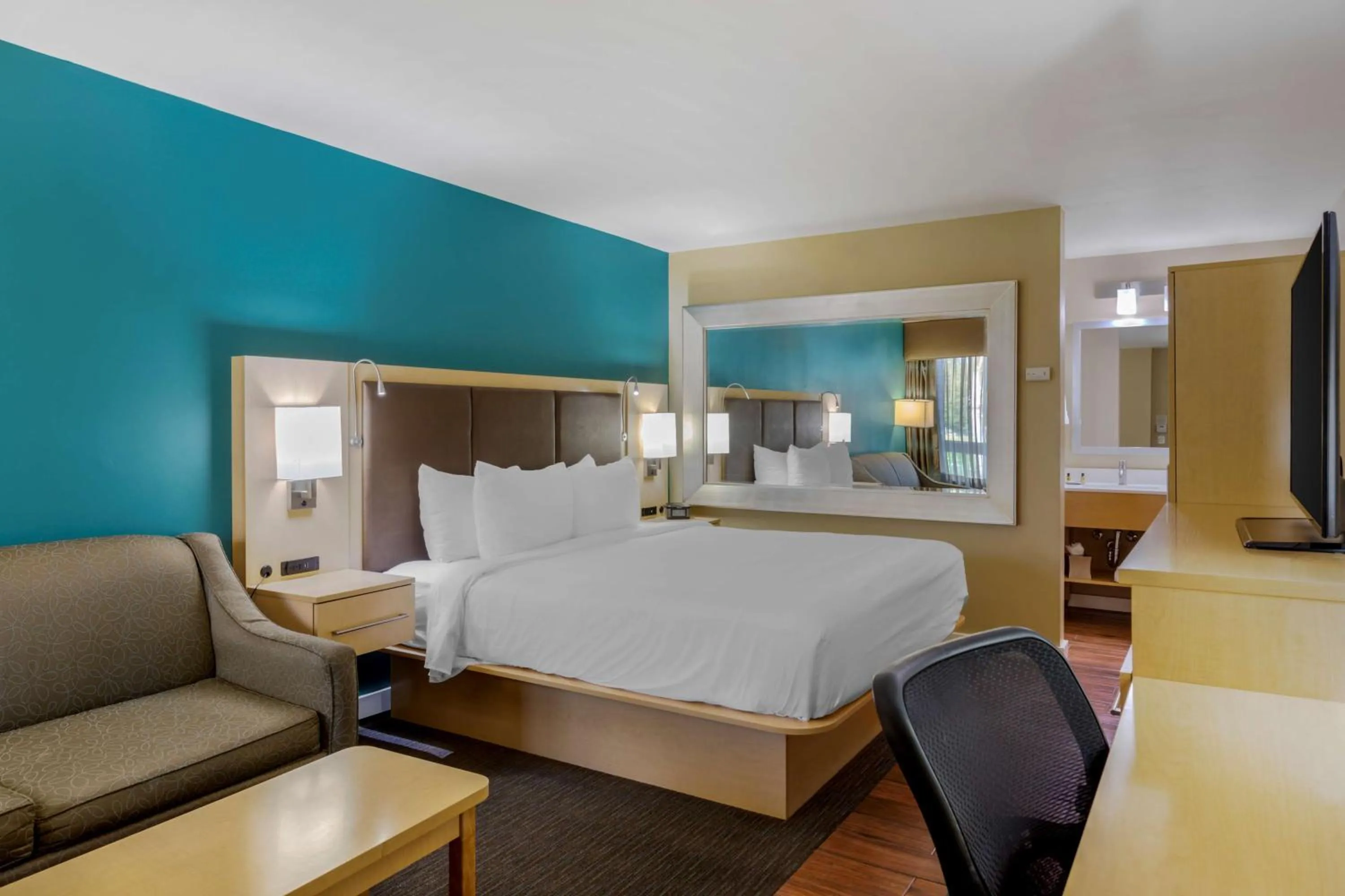 King Room - Non-Smoking in Best Western Plus South Coast Inn