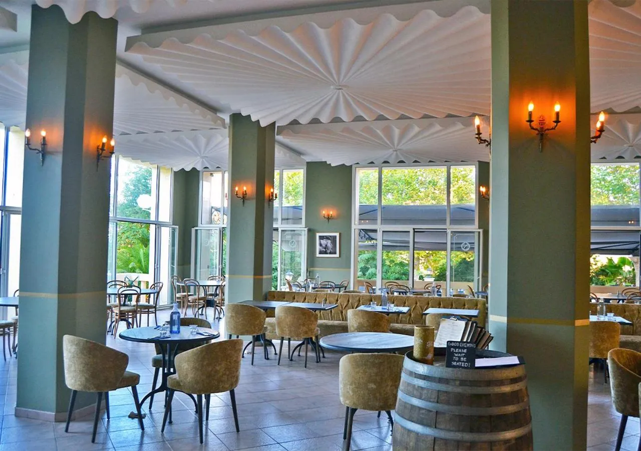 Restaurant/places to eat in Langley Resort Napoléon Bonaparte