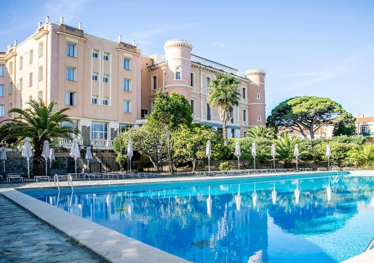 Property building in Langley Resort Napoléon Bonaparte