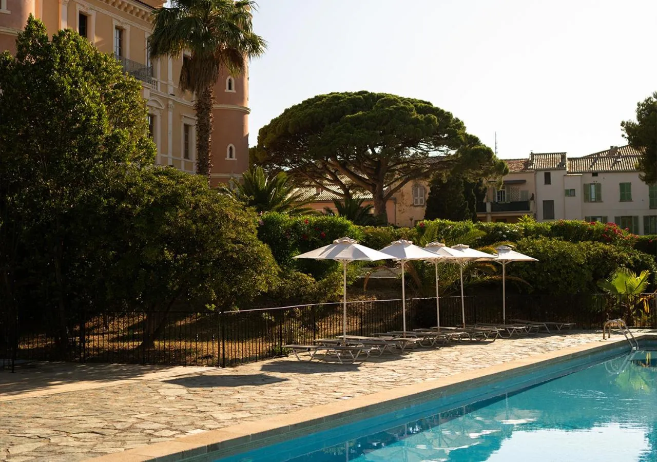 Swimming pool in Langley Resort Napoléon Bonaparte