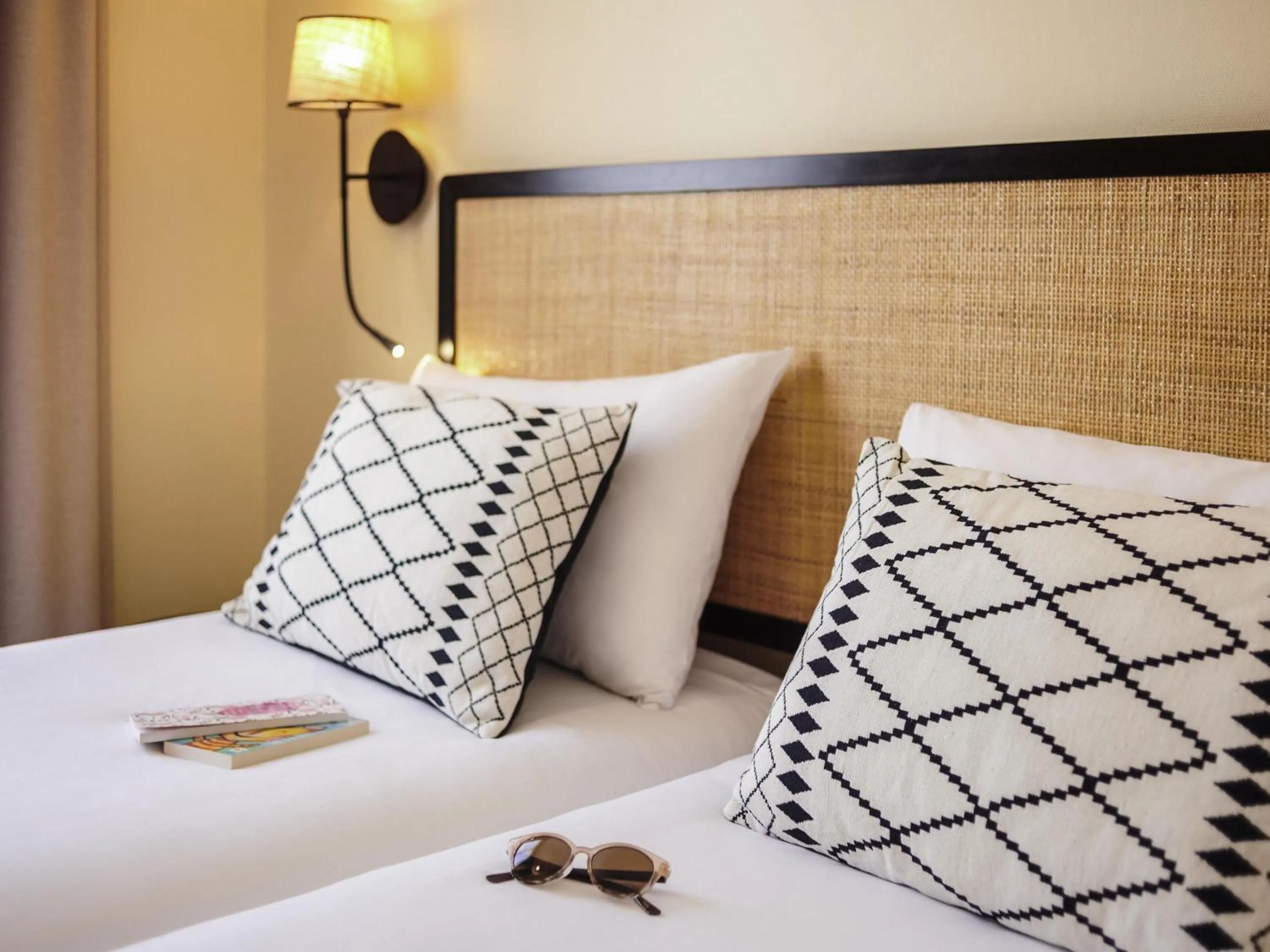 Bedroom, Bed in Ibis Styles Nantes Centre Place Graslin